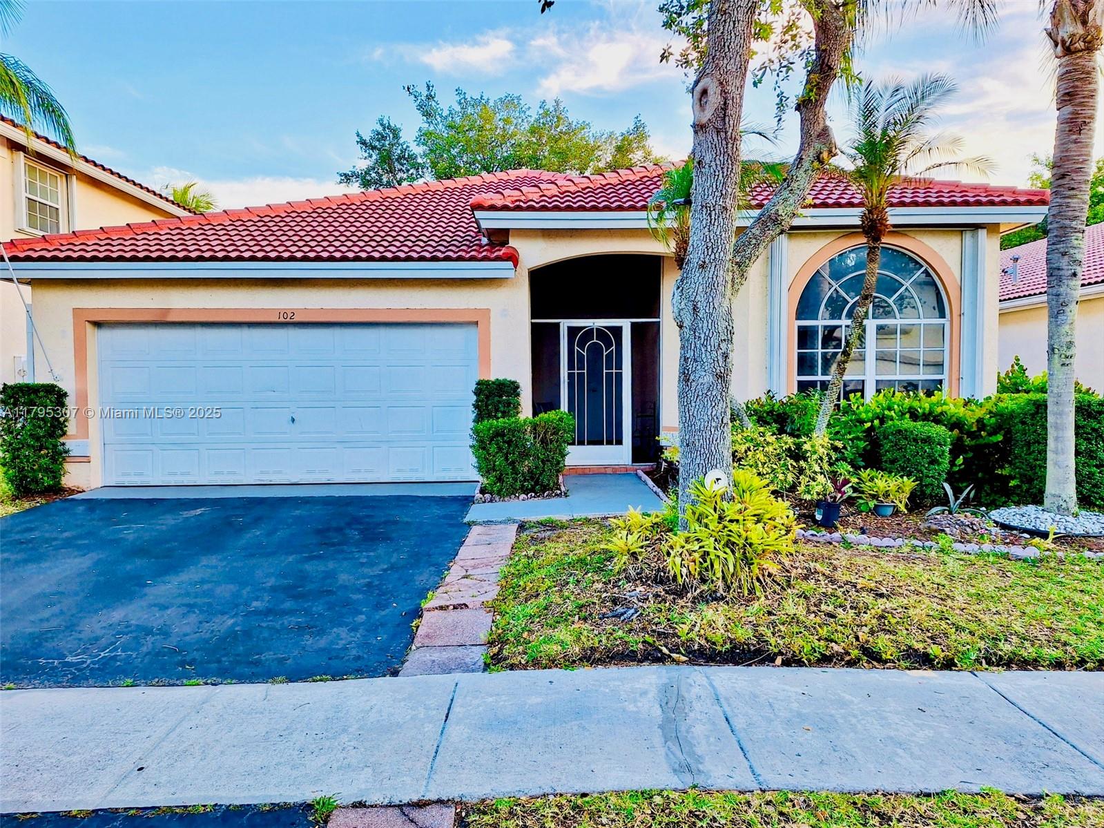 Photo 1 of 102 Gables Blvd, Weston, Florida, $695,000, Web #: 11795307