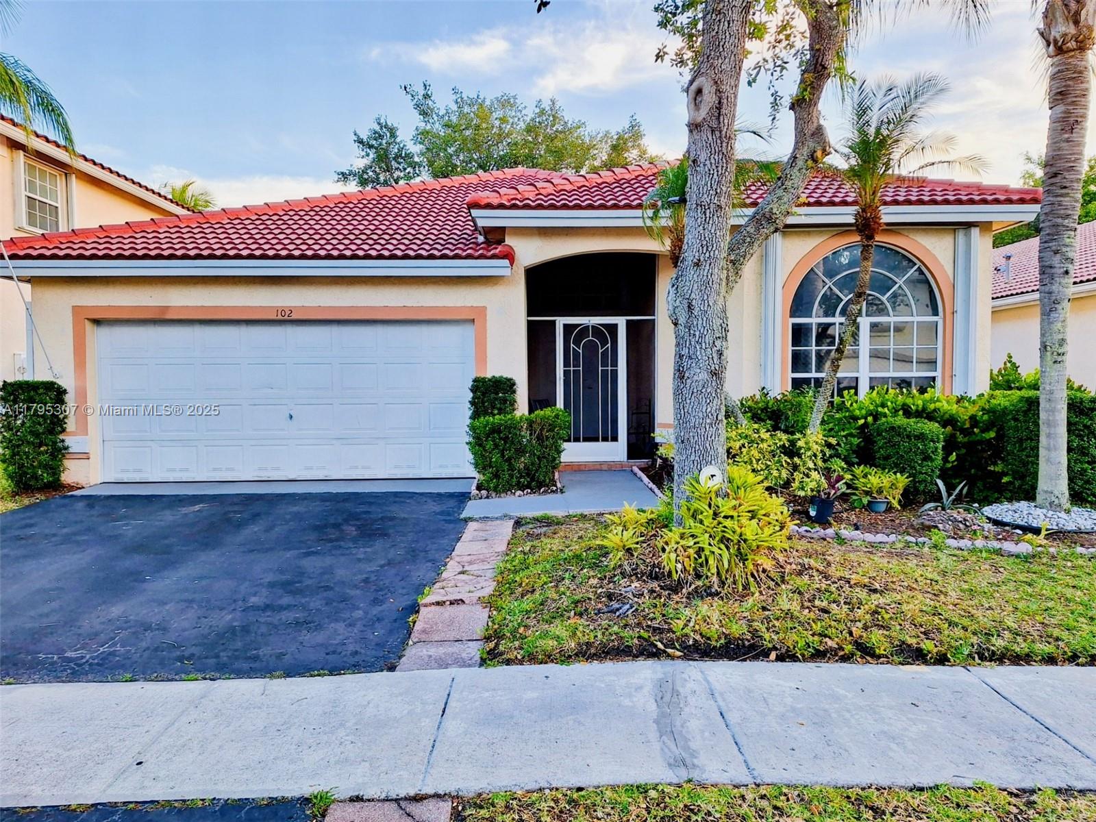 102 Gables Blvd, Weston, Broward County, Florida - 3 Bedrooms  
2 Bathrooms - 