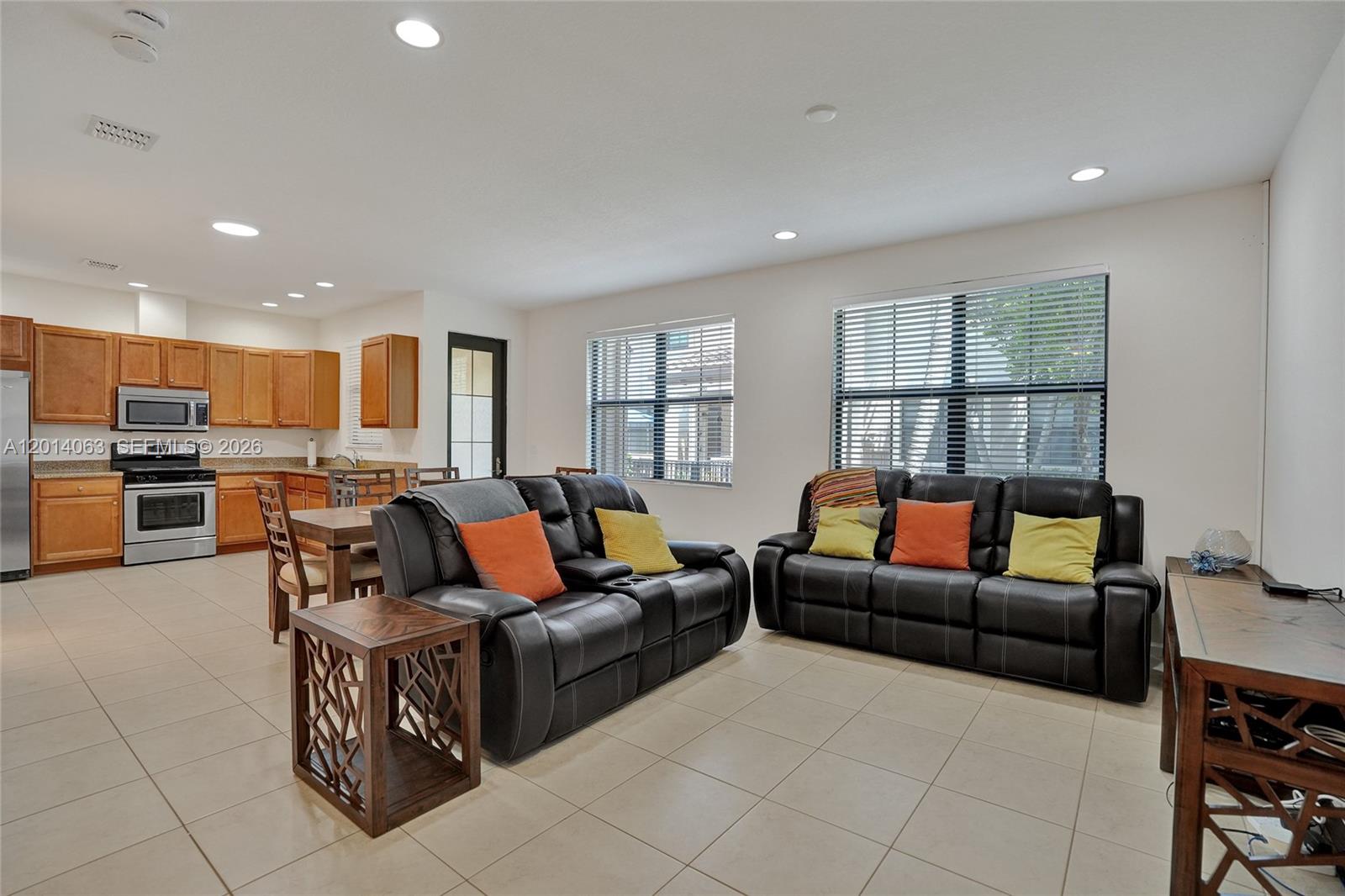 SAWGRASS LAKES - Residential Lease