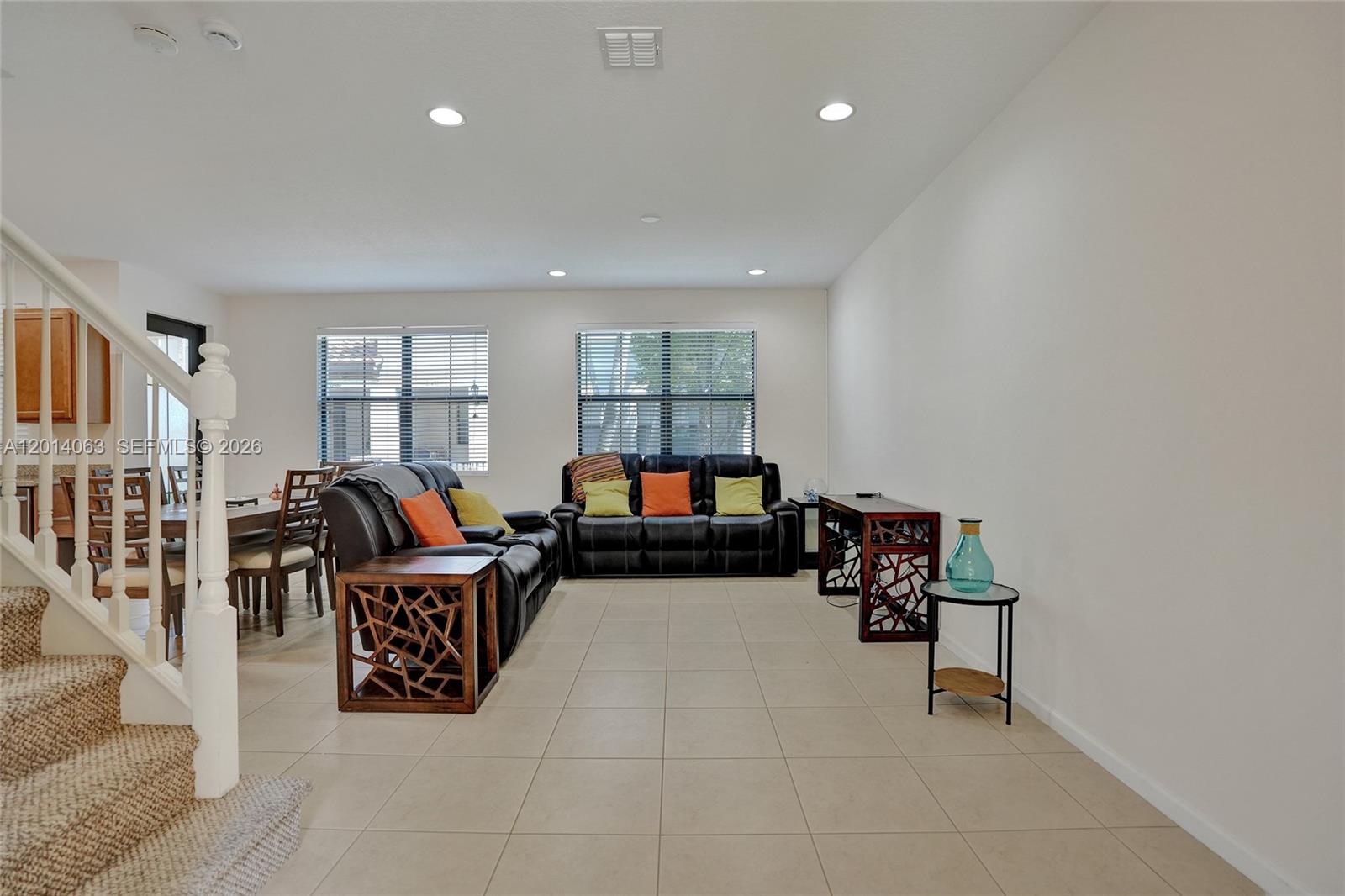 SAWGRASS LAKES - Residential Lease