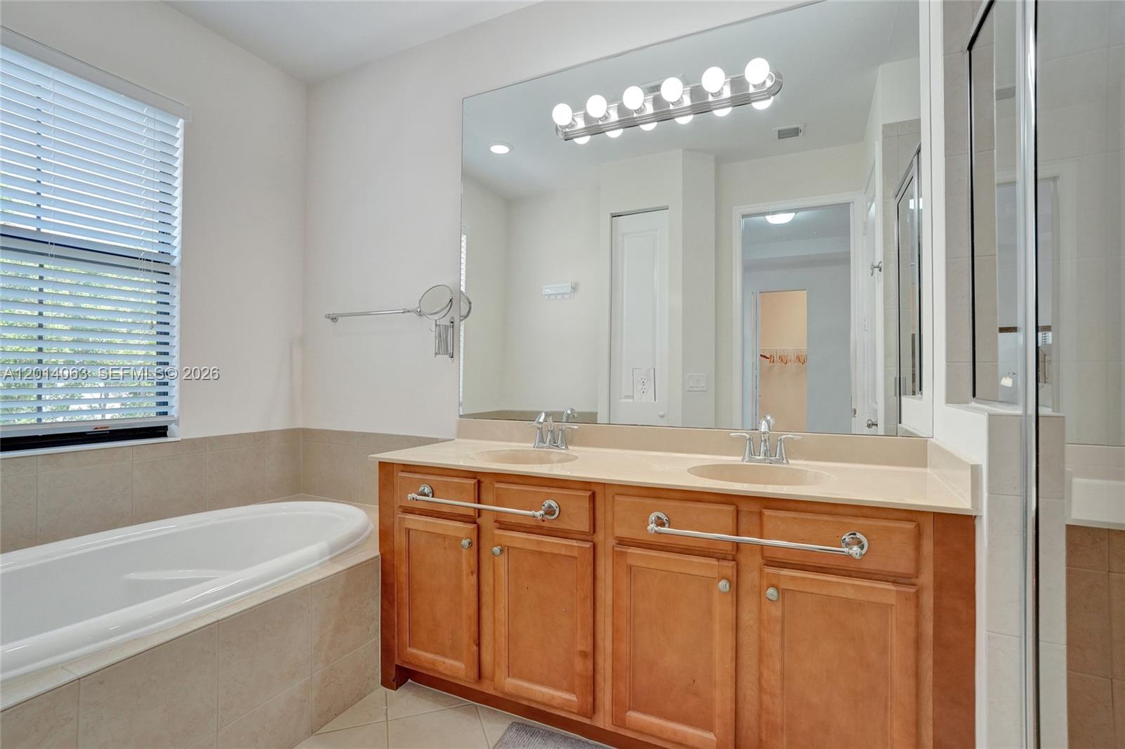 SAWGRASS LAKES - Residential Lease