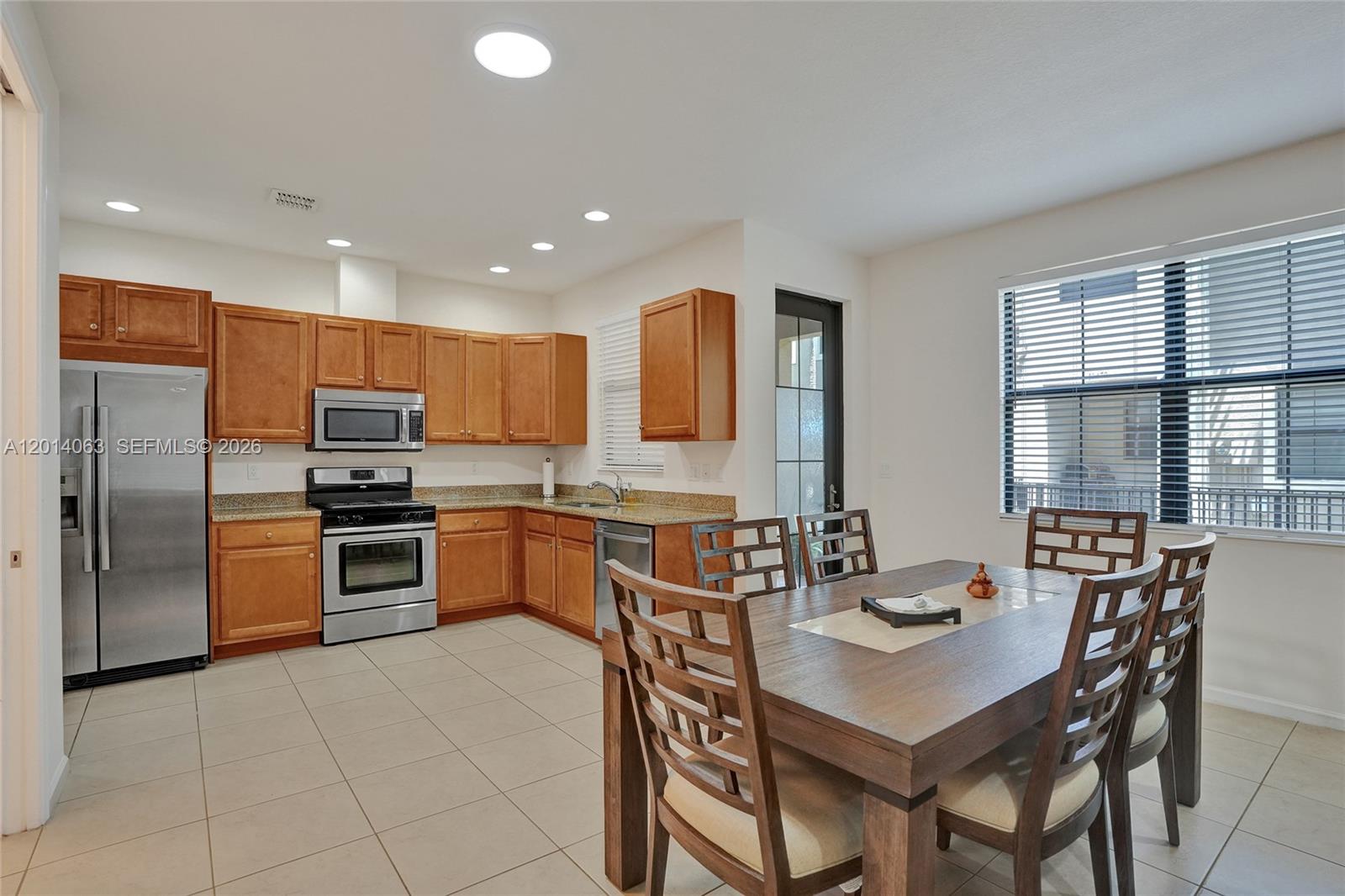 SAWGRASS LAKES - Residential Lease