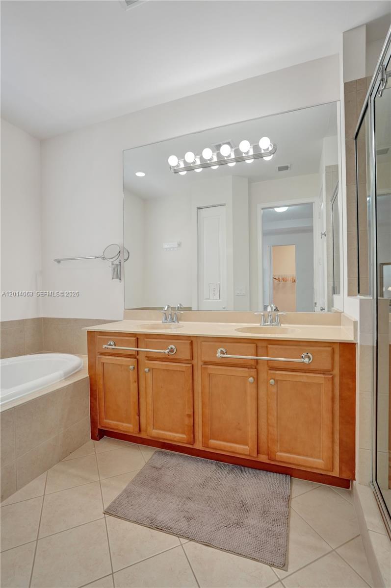 SAWGRASS LAKES - Residential Lease