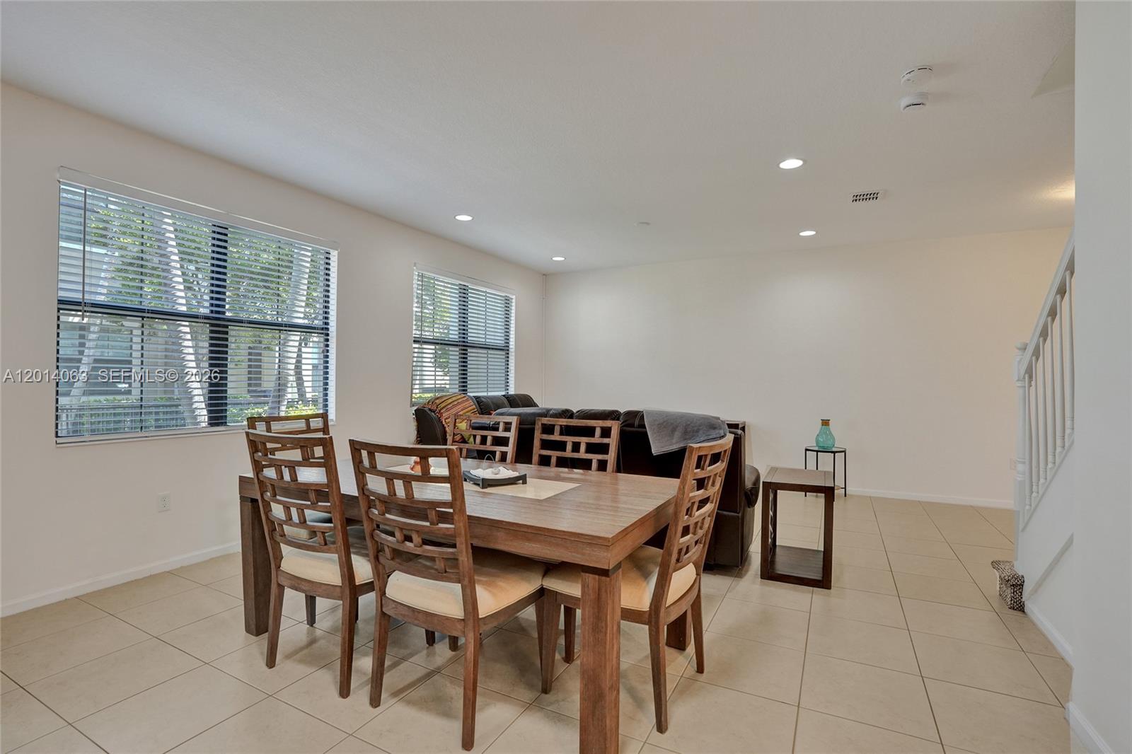 SAWGRASS LAKES - Residential Lease
