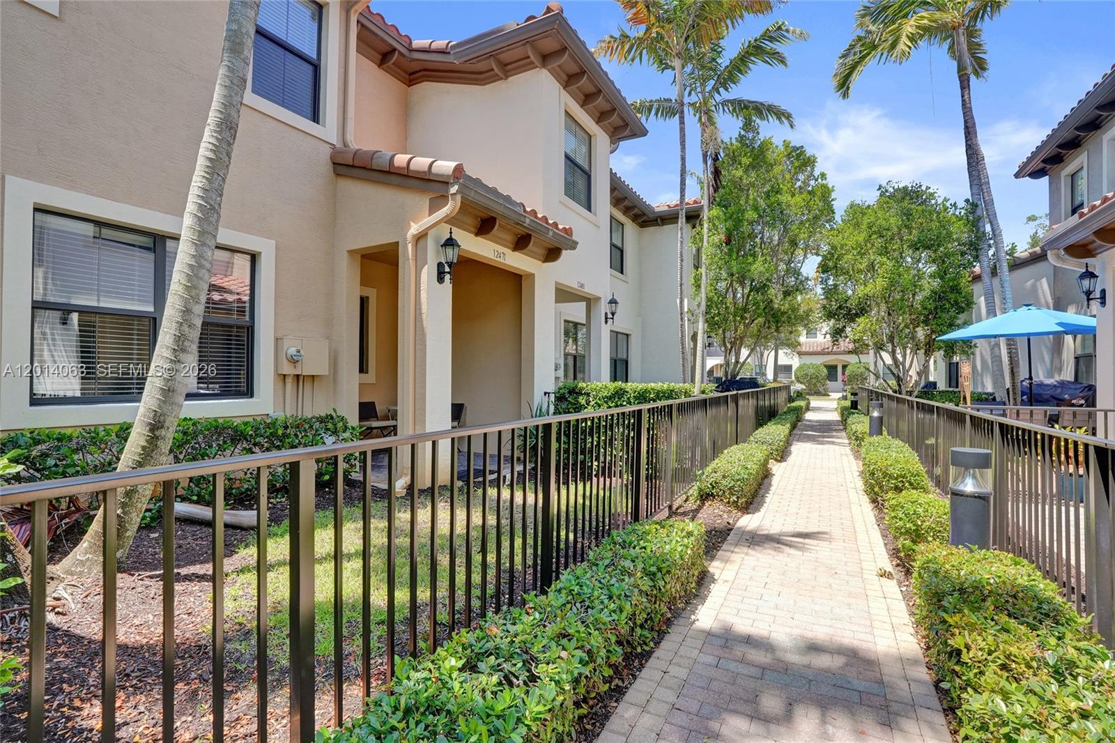 SAWGRASS LAKES - Residential Lease