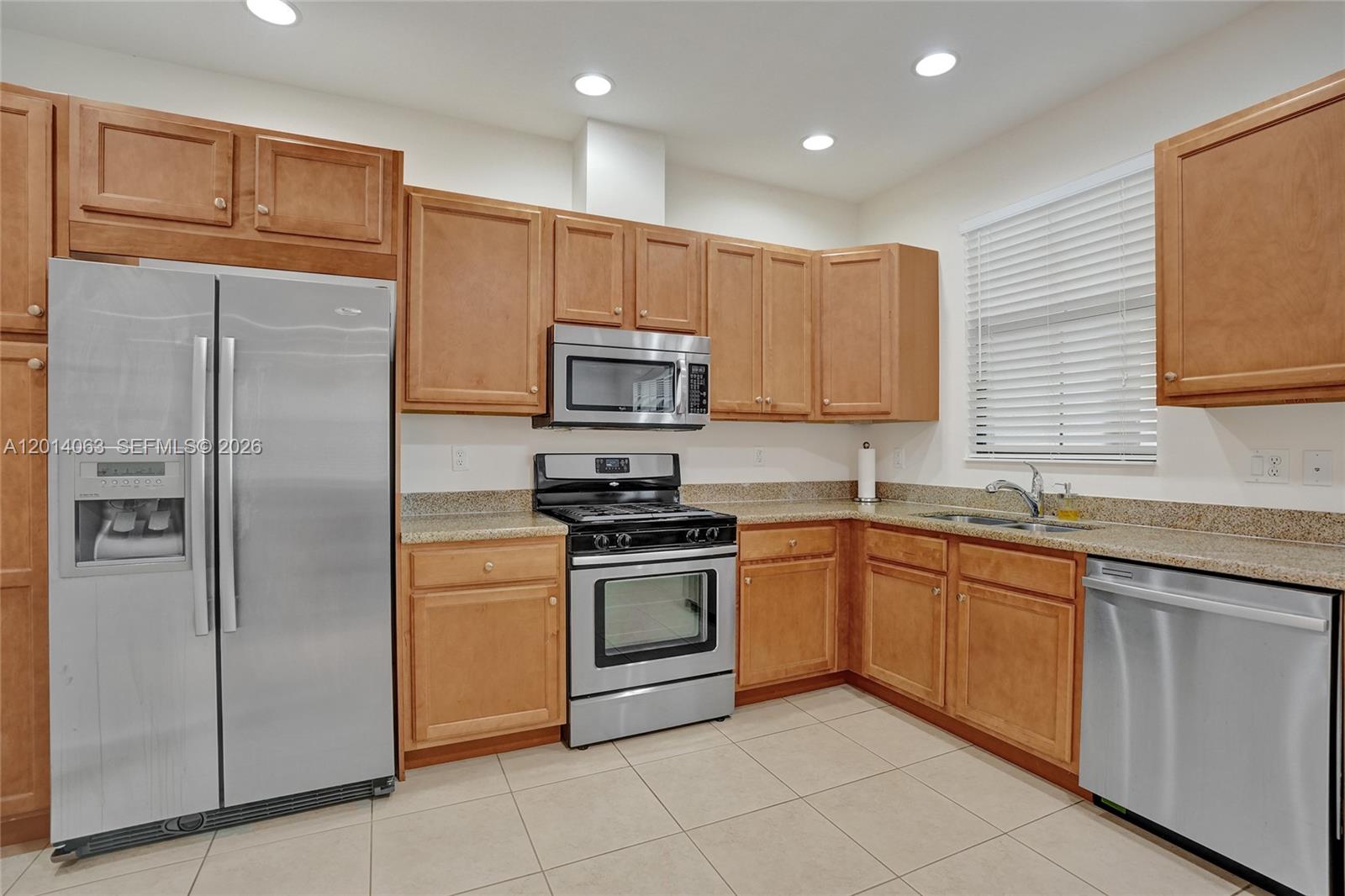 SAWGRASS LAKES - Residential Lease