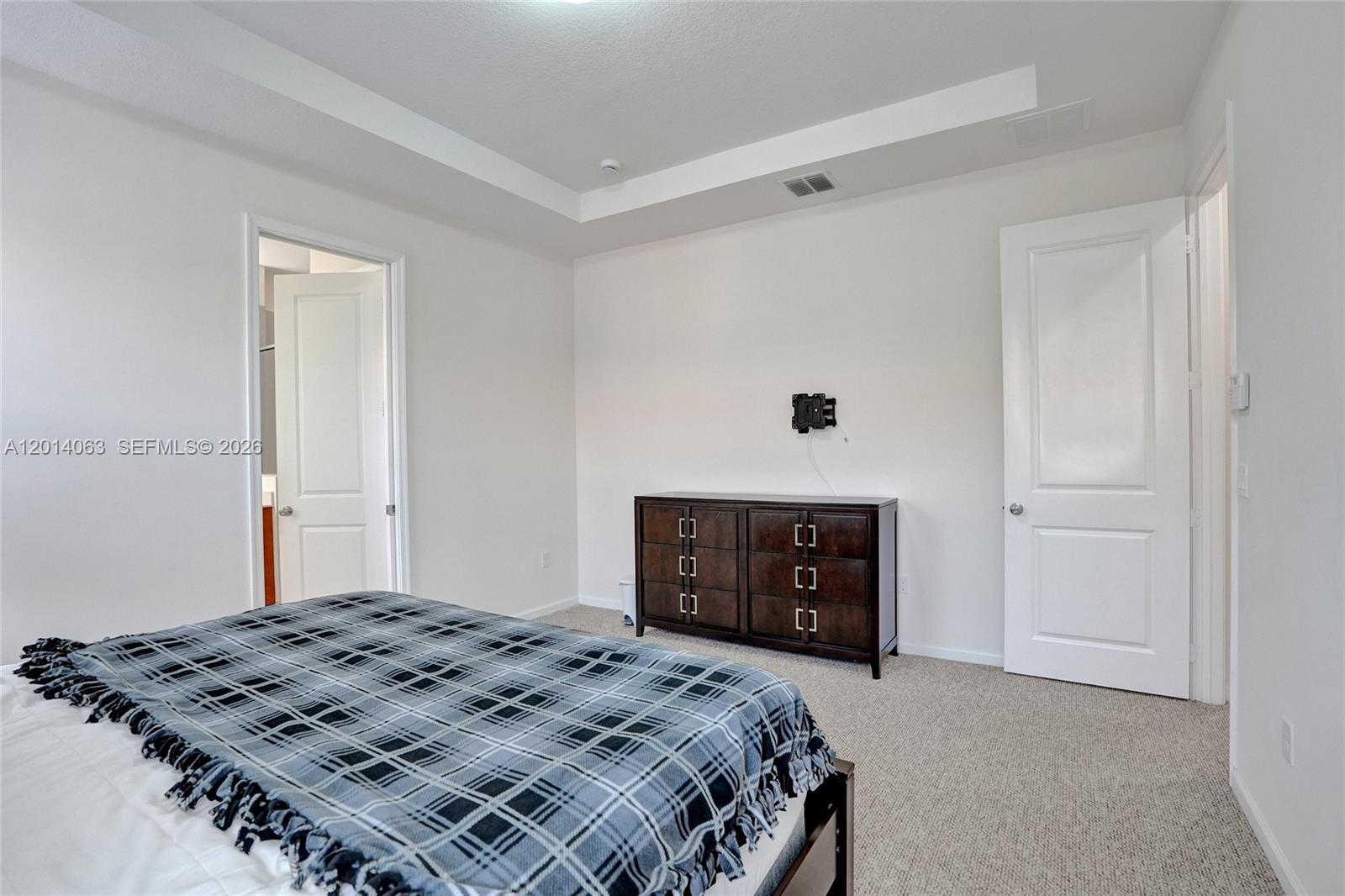 SAWGRASS LAKES - Residential Lease