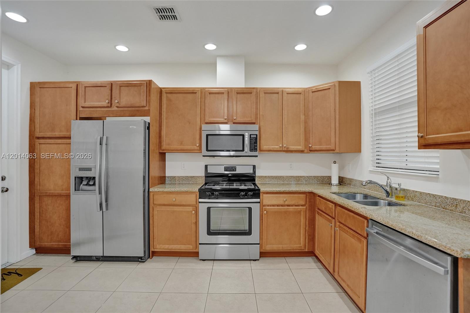 SAWGRASS LAKES - Residential Lease