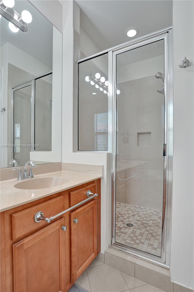 SAWGRASS LAKES - Residential Lease