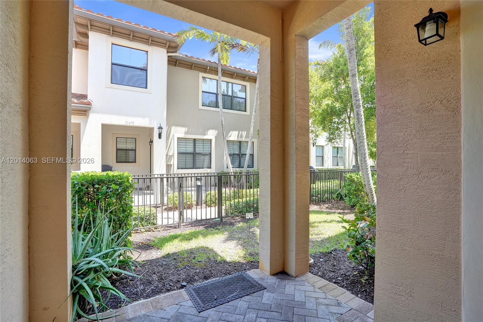 SAWGRASS LAKES - Residential Lease