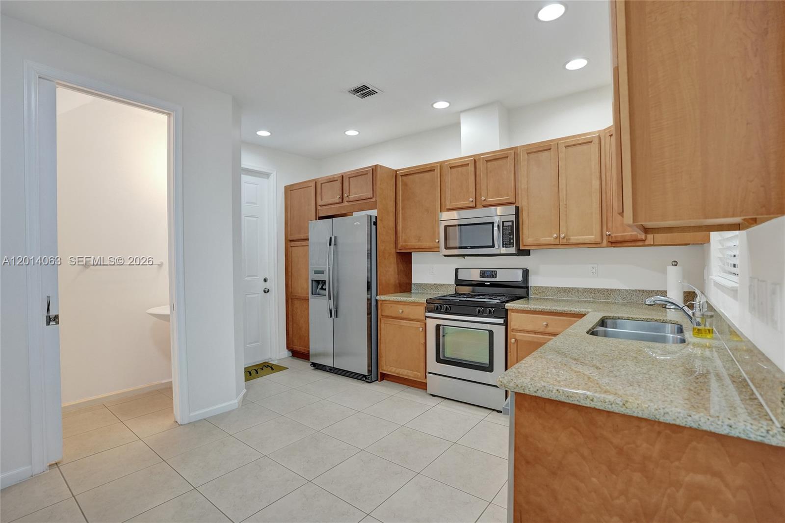 SAWGRASS LAKES - Residential Lease