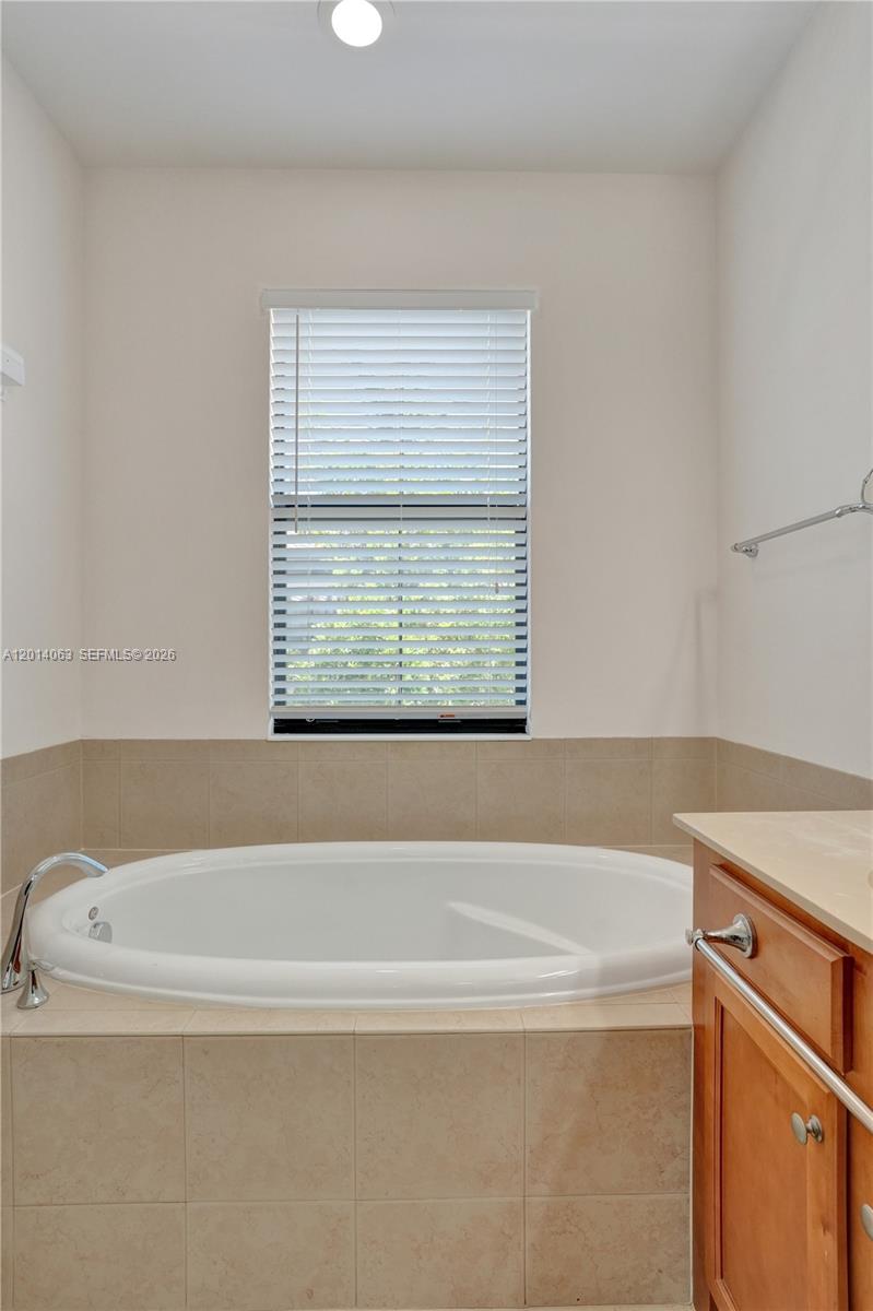 SAWGRASS LAKES - Residential Lease