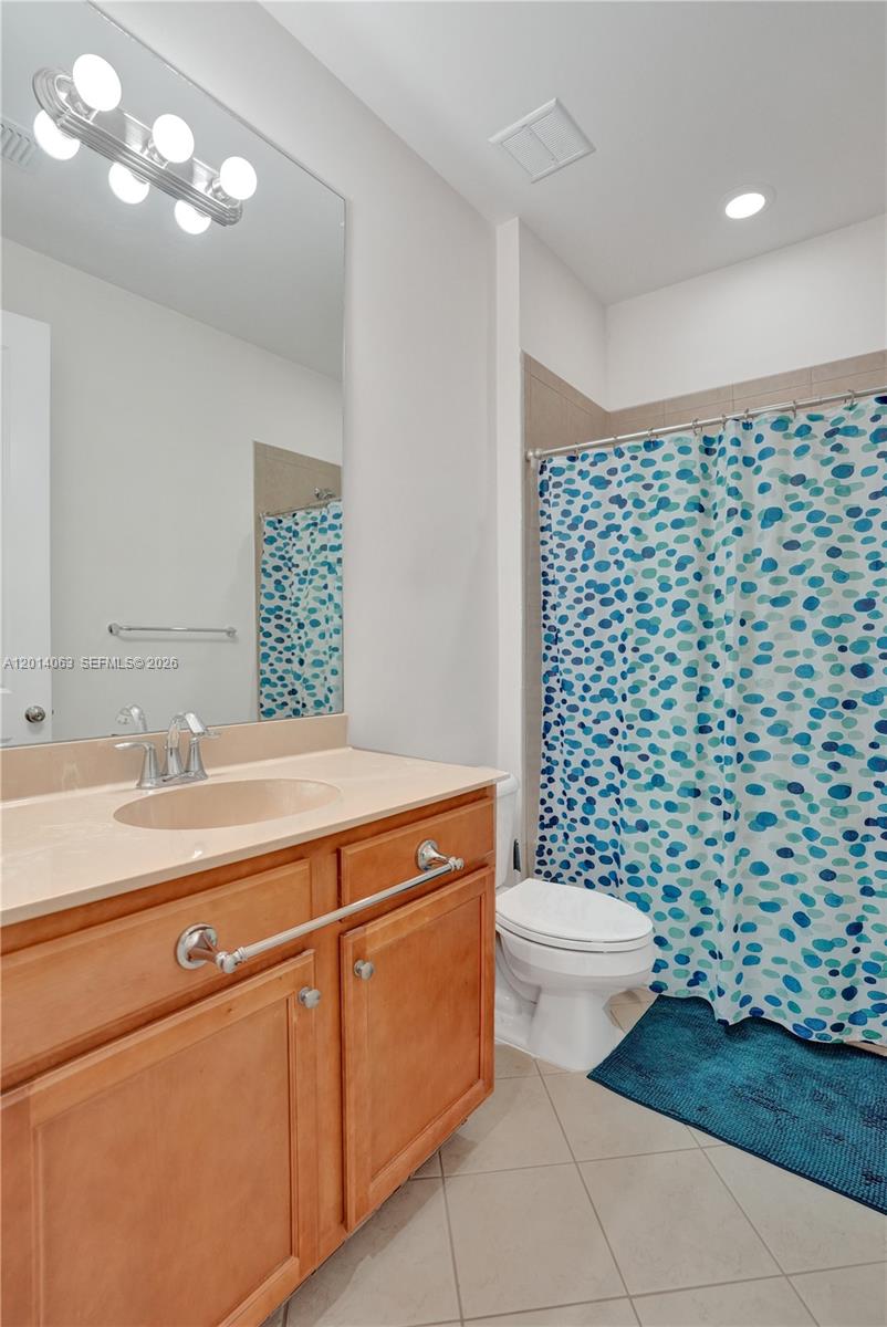 SAWGRASS LAKES - Residential Lease