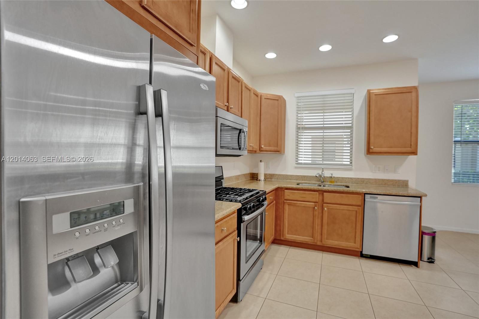 SAWGRASS LAKES - Residential Lease