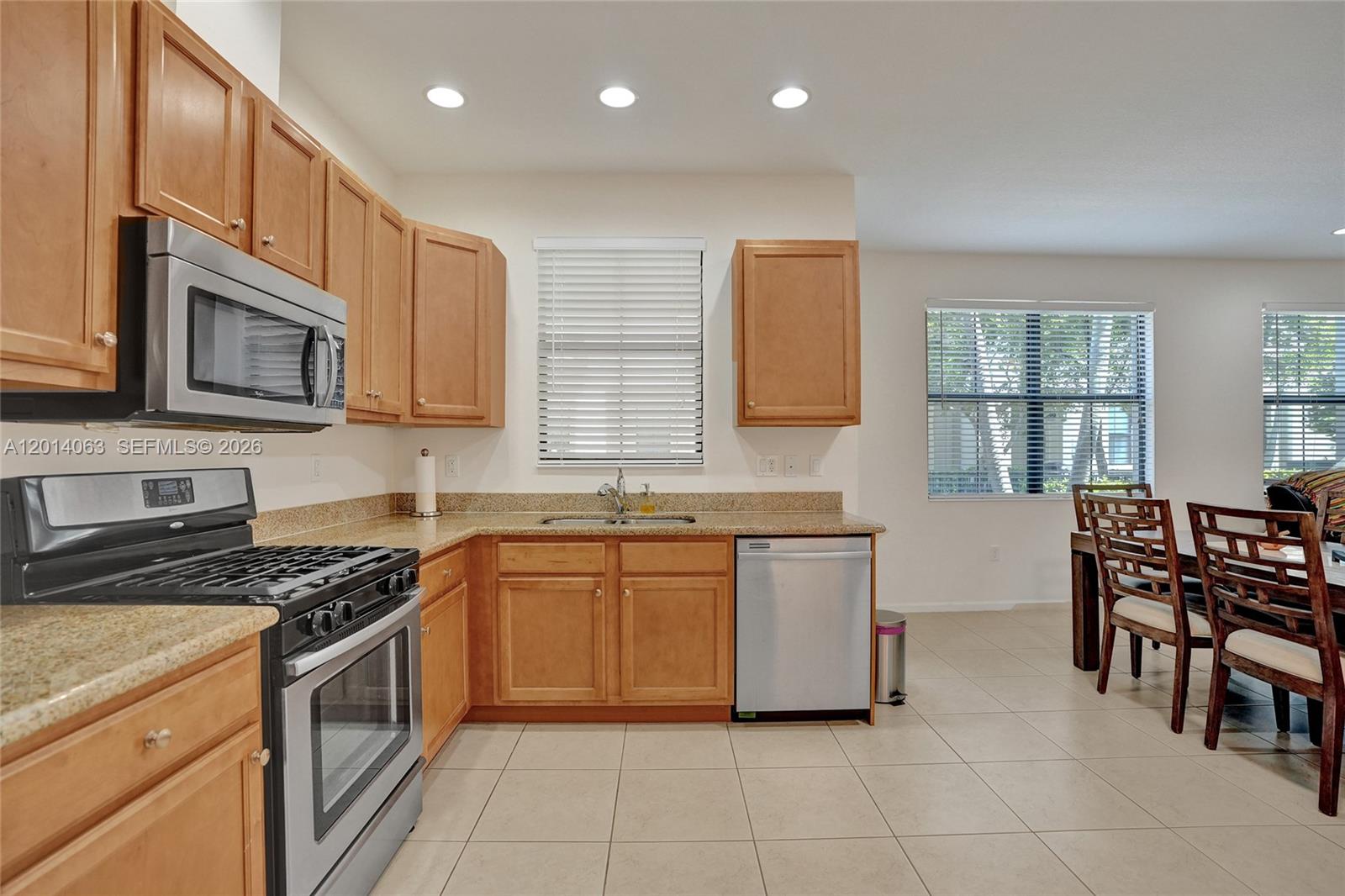 SAWGRASS LAKES - Residential Lease