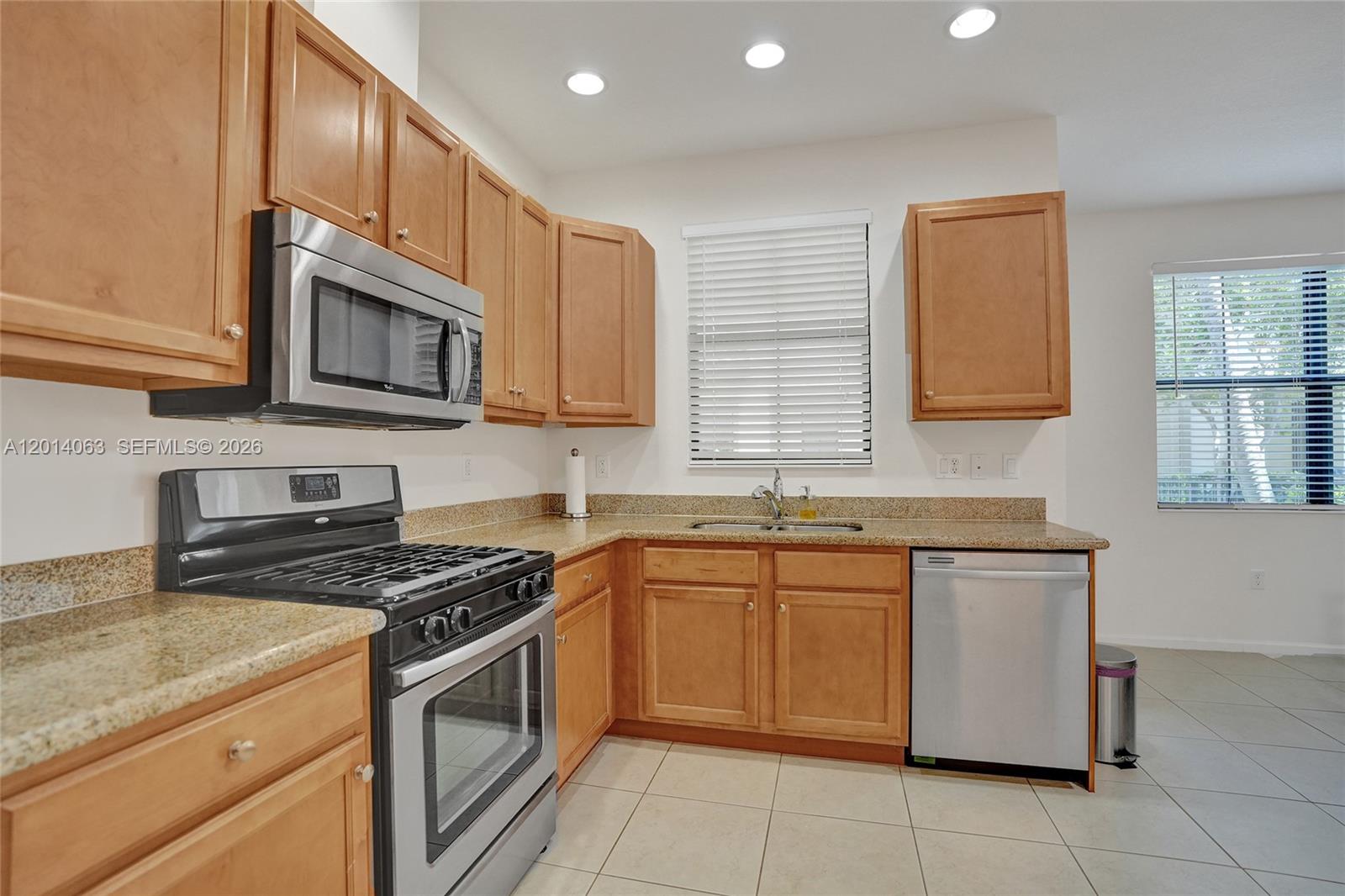 SAWGRASS LAKES - Residential Lease