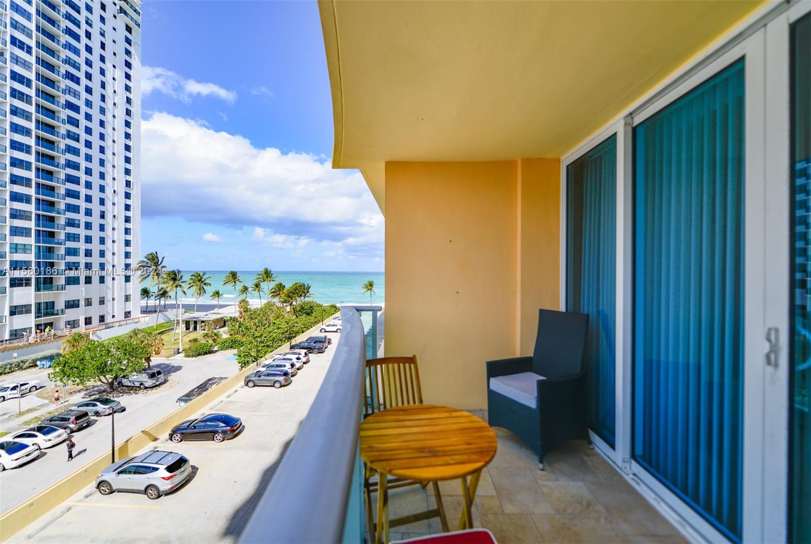 WAVE CONDO - Residential