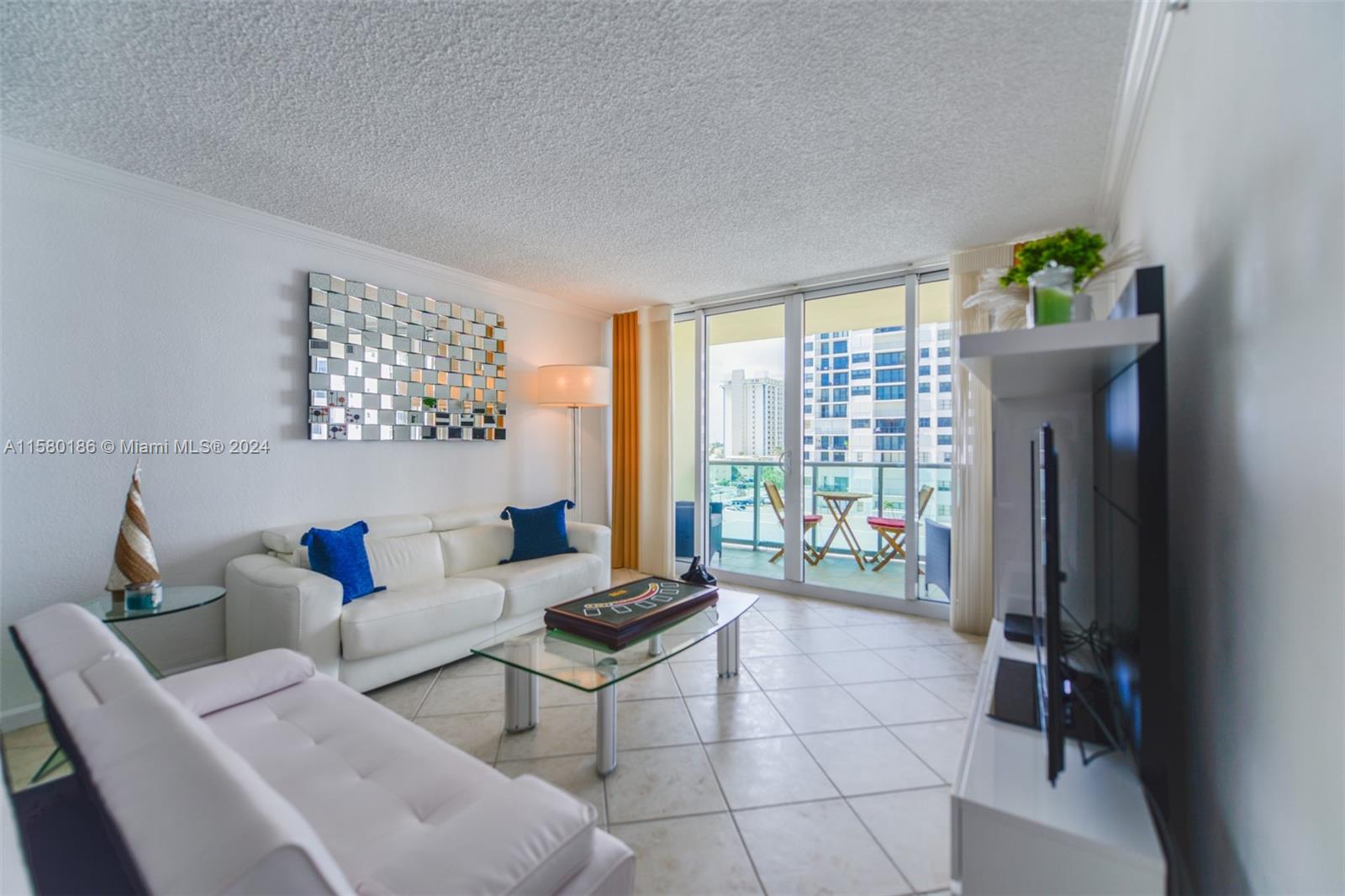 WAVE CONDO - Residential