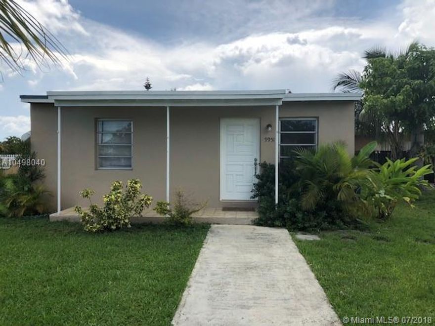 2/1 SINGLE FAMILY HOME WITH LARGE CORNER LOT.