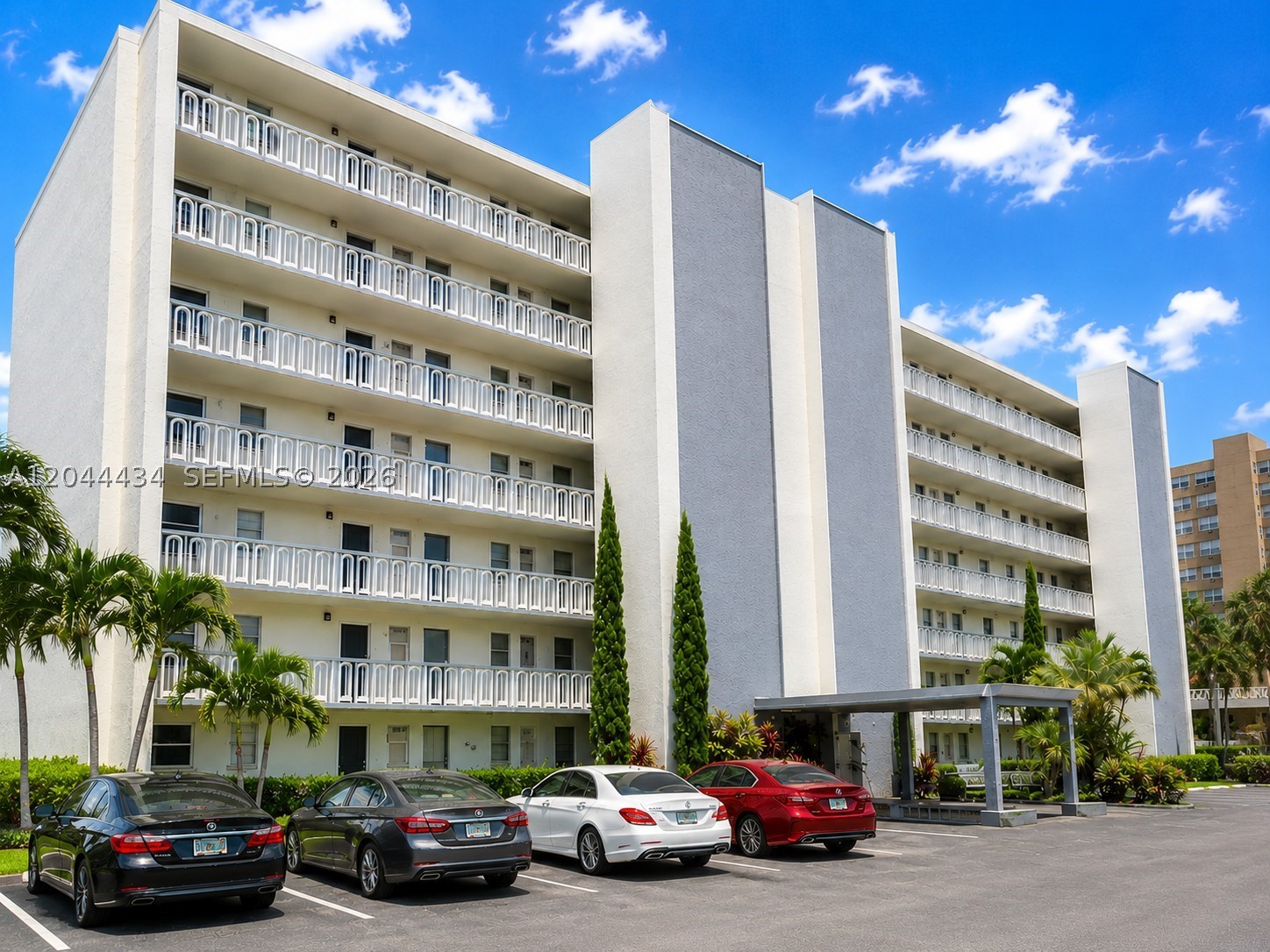 300 NE 12th Ave 606