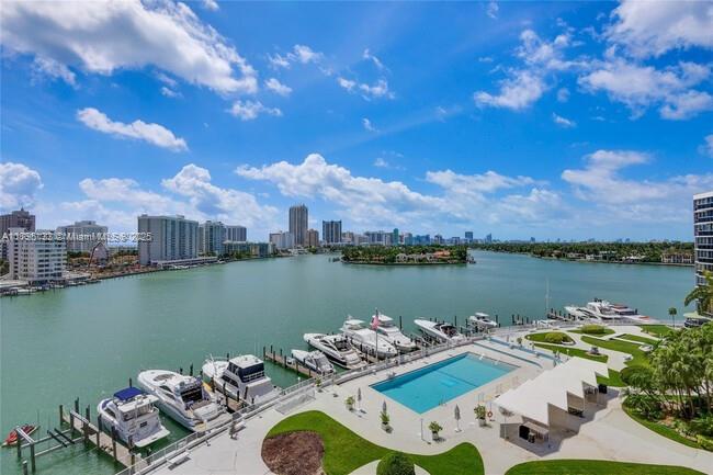 KING COLE CONDO - Residential