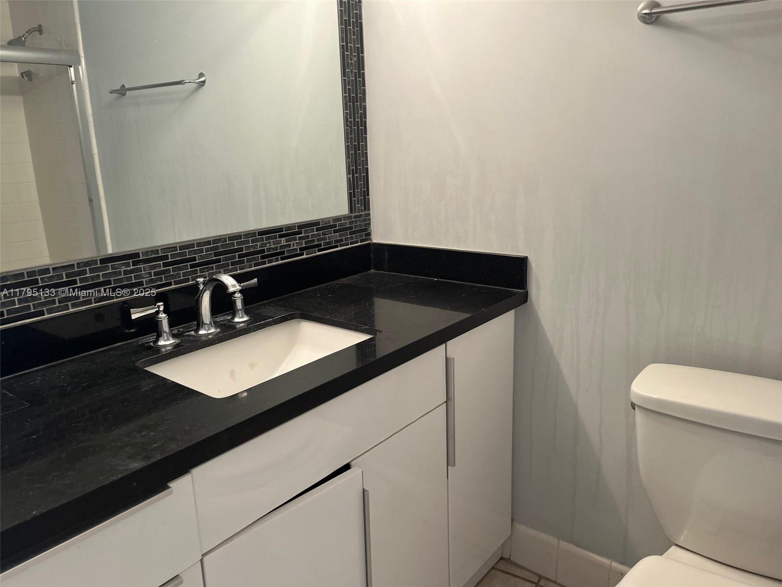 KING COLE CONDO - Residential