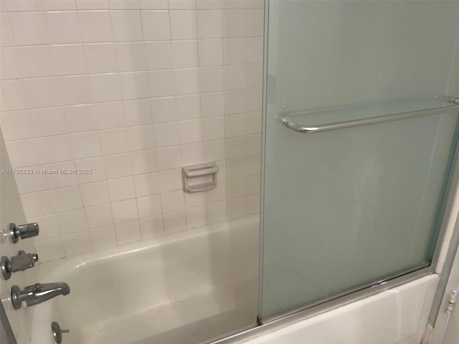 KING COLE CONDO - Residential
