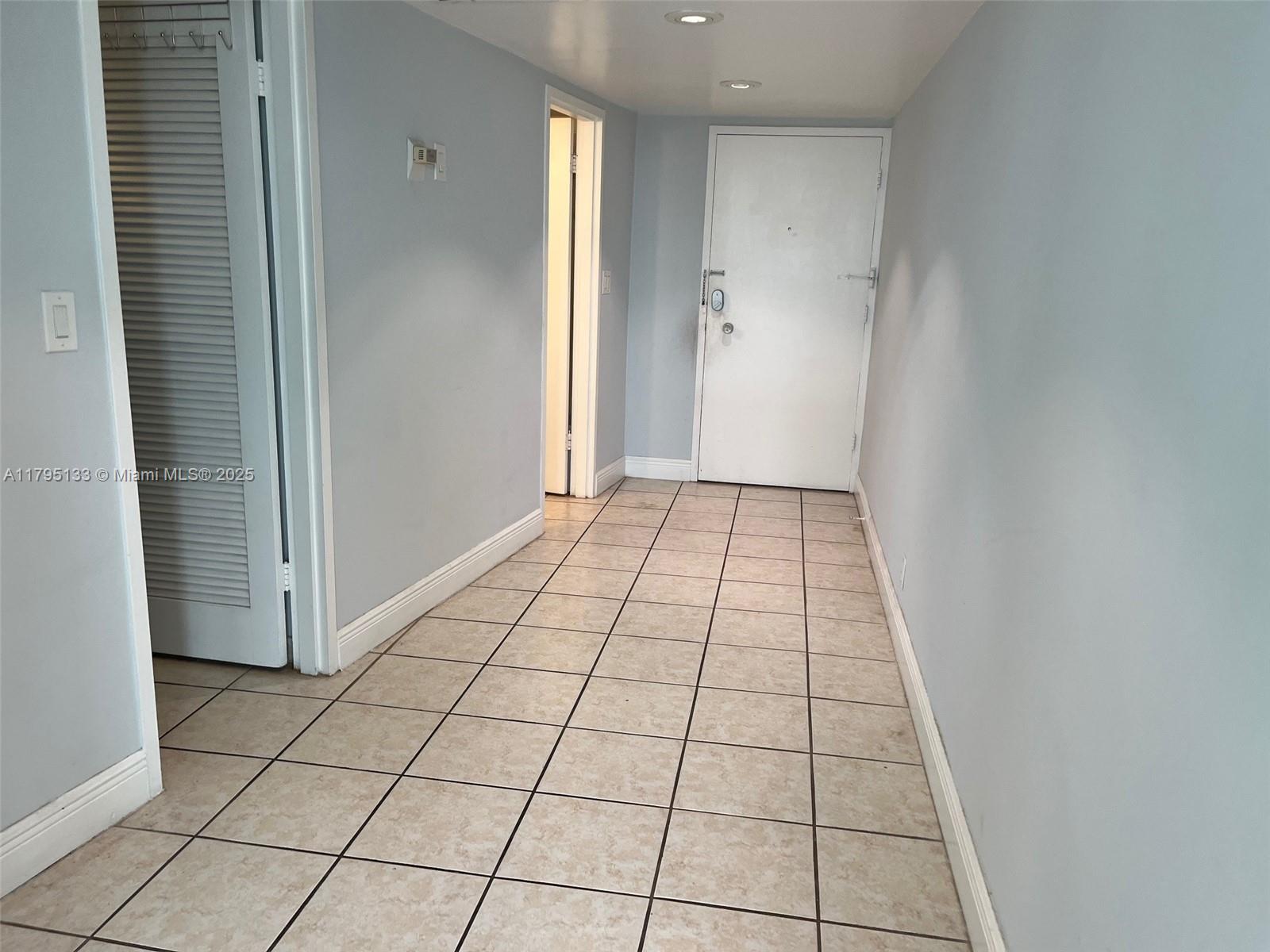 KING COLE CONDO - Residential
