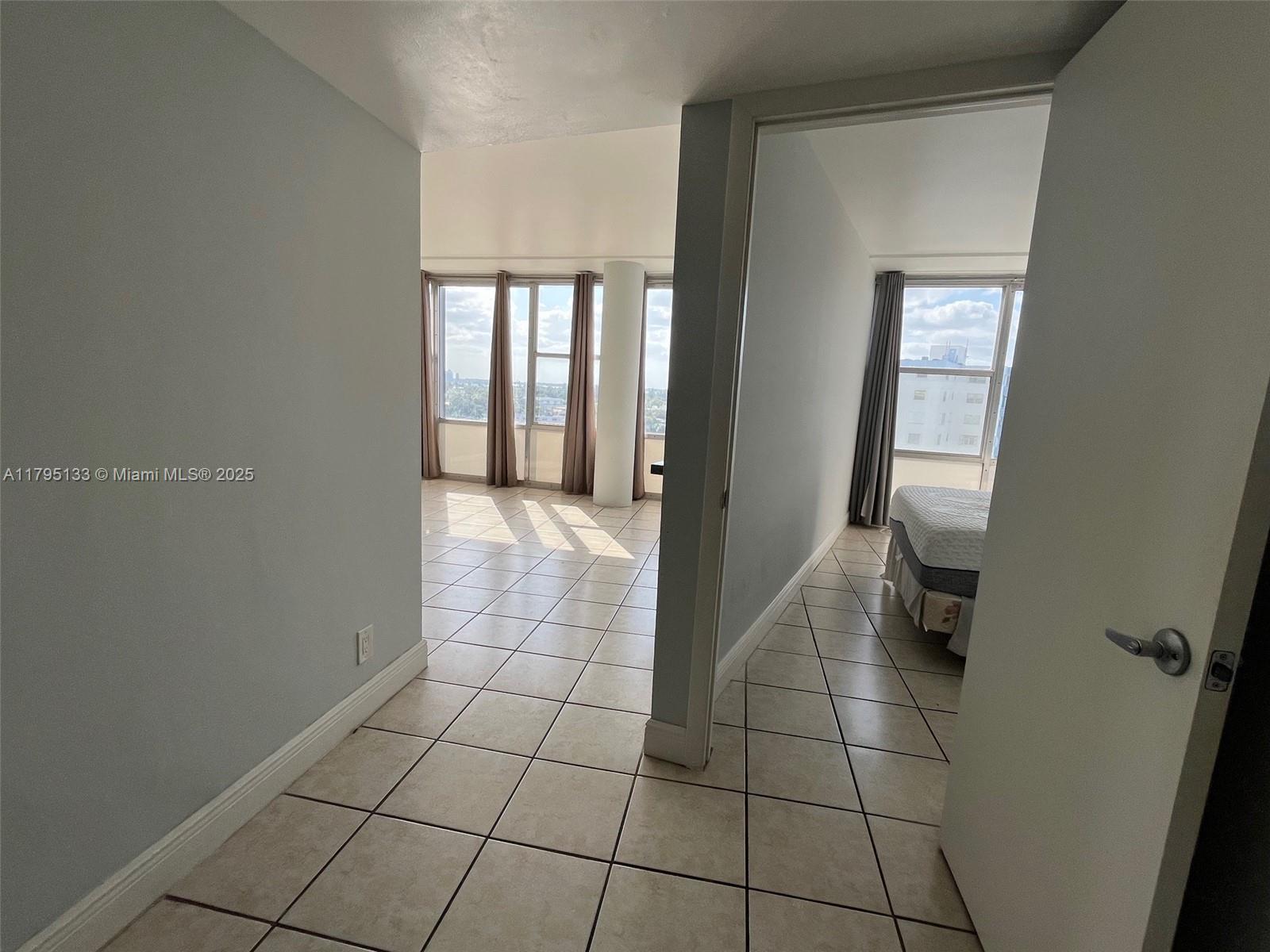 KING COLE CONDO - Residential