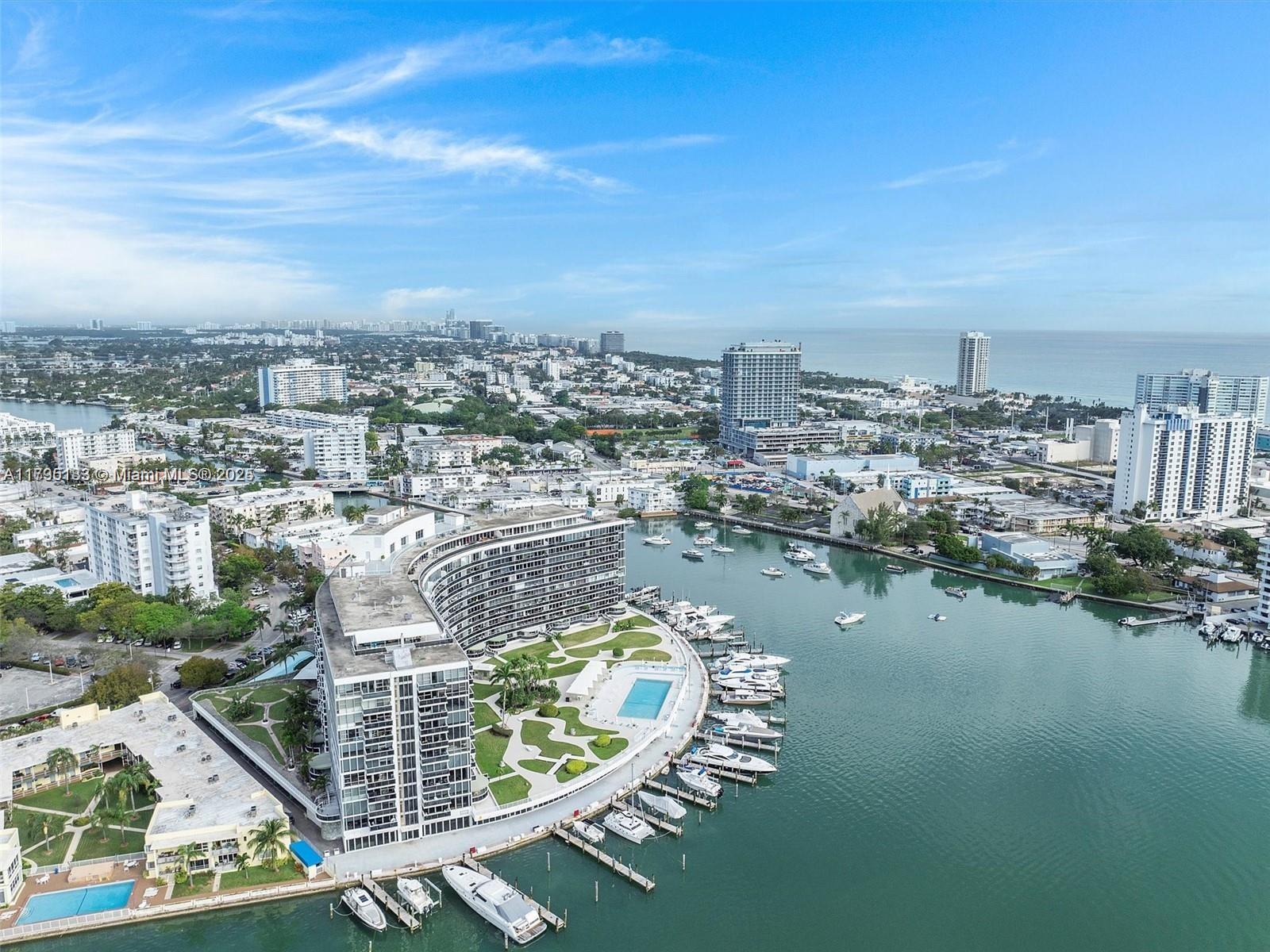 KING COLE CONDO - Residential