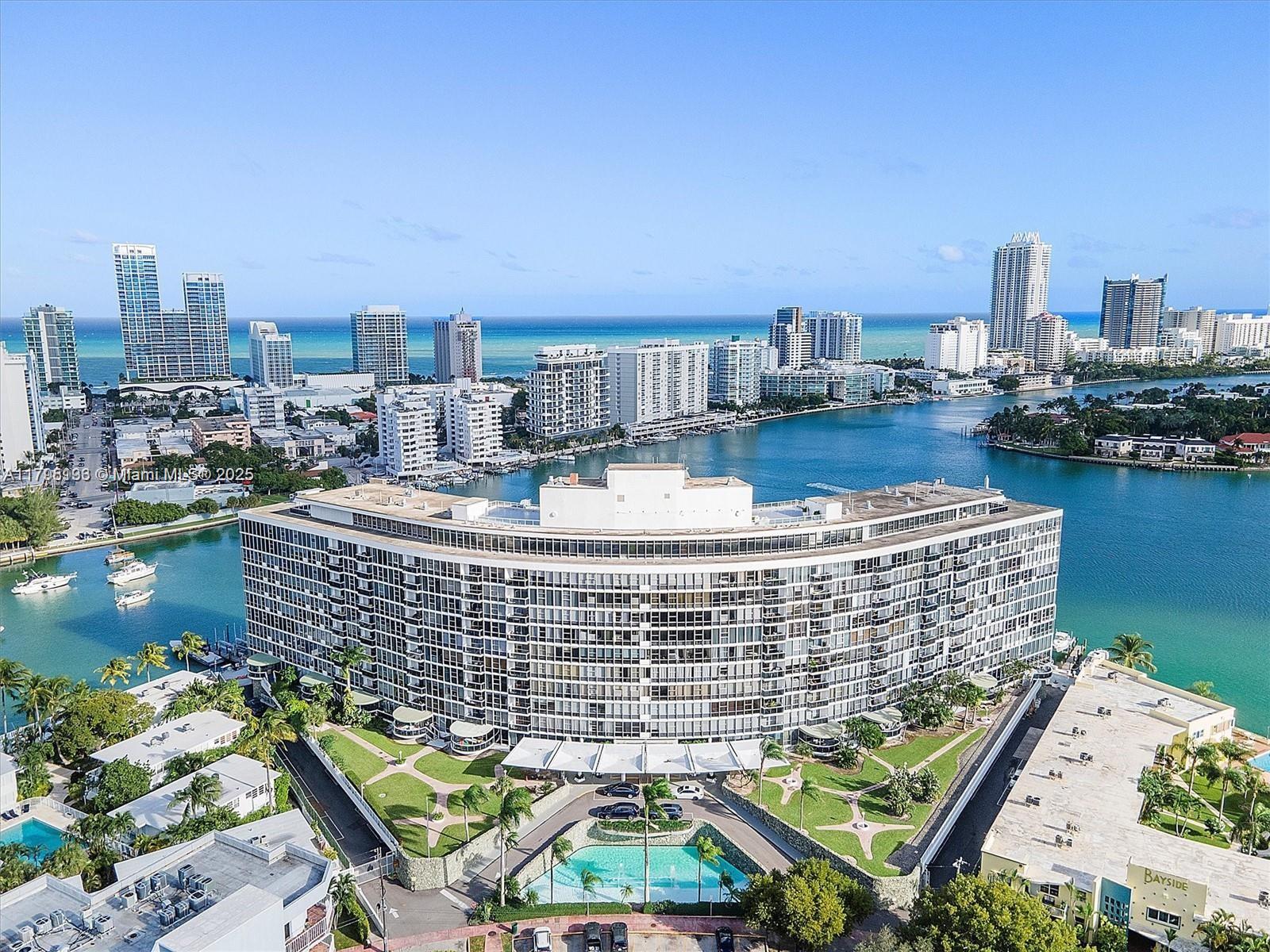 KING COLE CONDO - Residential