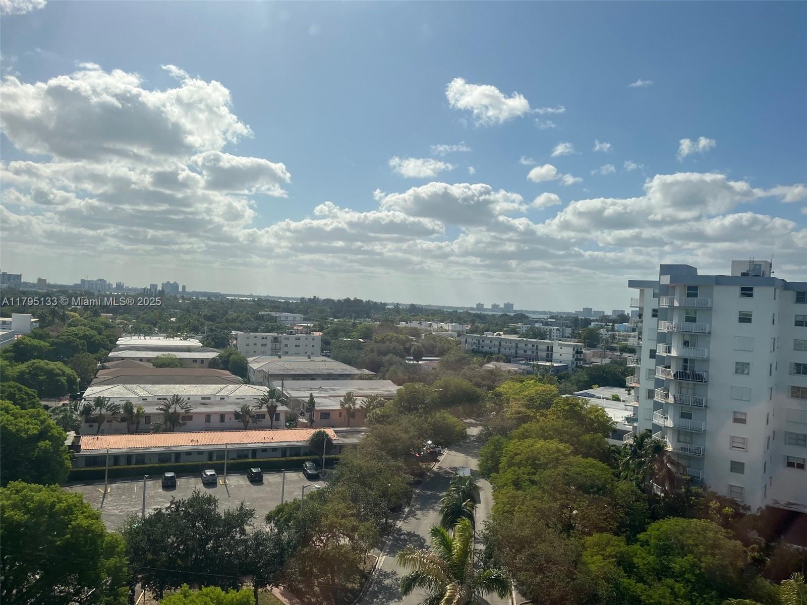 KING COLE CONDO - Residential