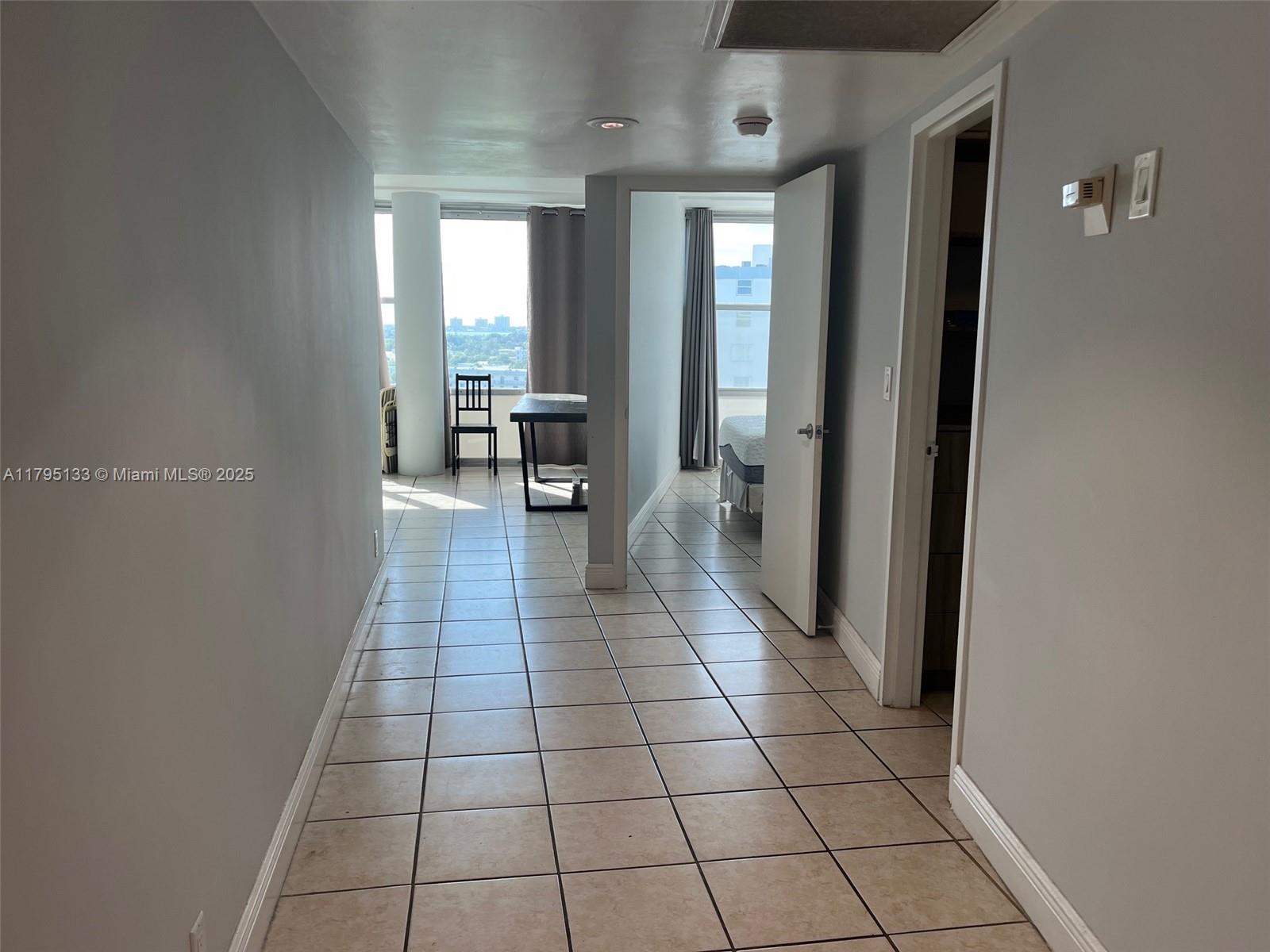 KING COLE CONDO - Residential