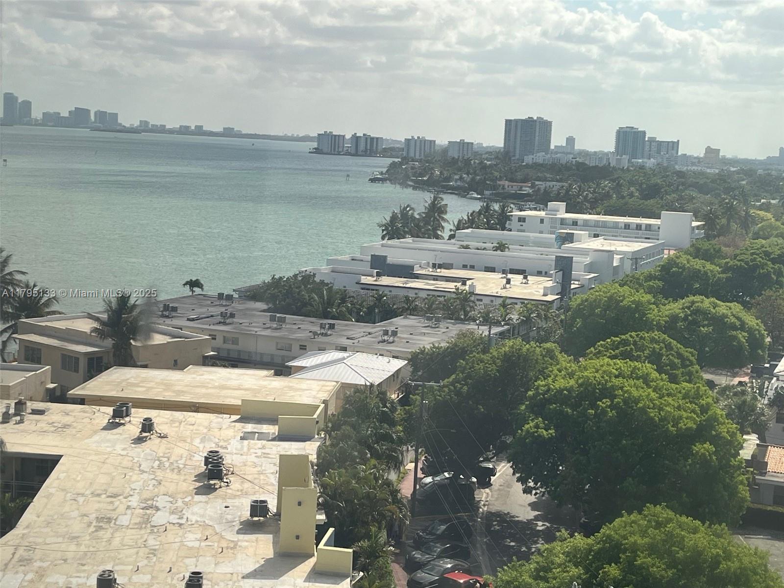 KING COLE CONDO - Residential