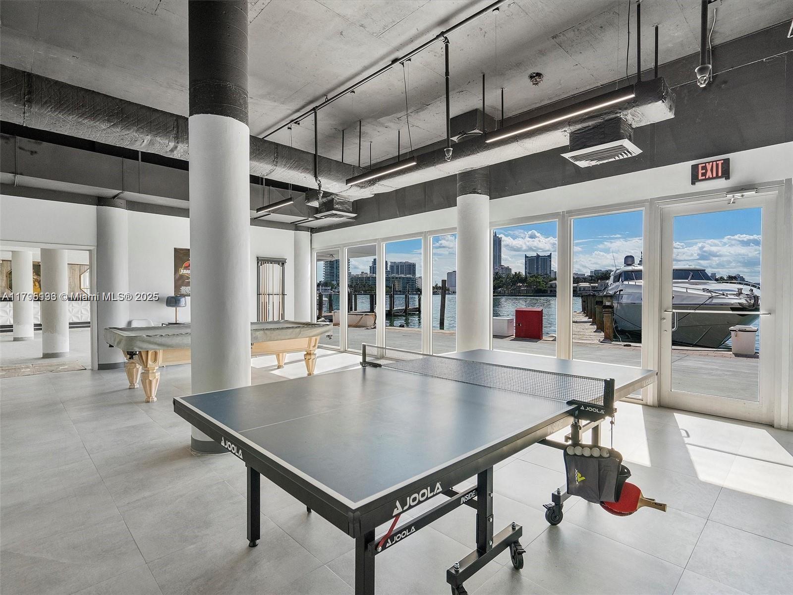 KING COLE CONDO - Residential