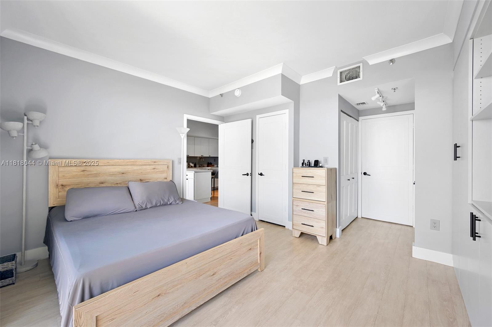 BAYVIEW PLAZA CONDO - Residential