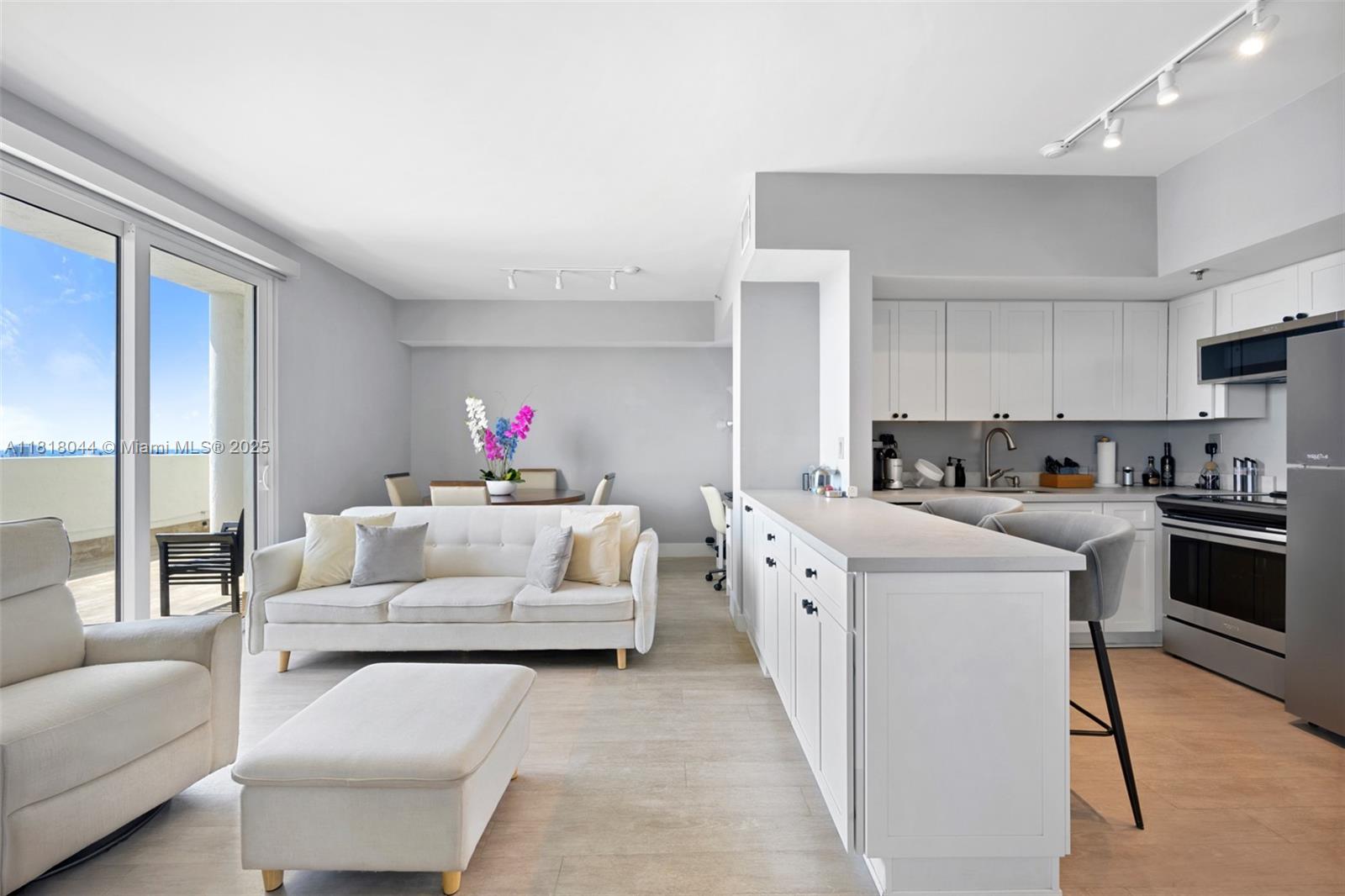 BAYVIEW PLAZA CONDO - Residential