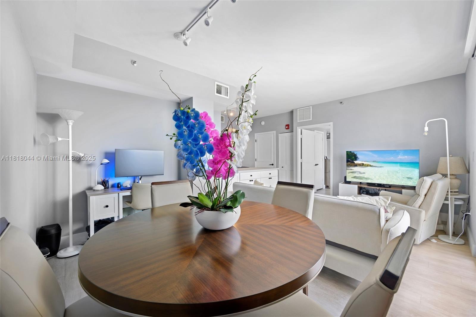 BAYVIEW PLAZA CONDO - Residential