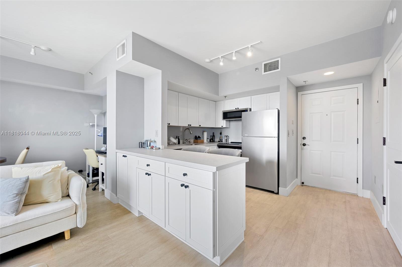 BAYVIEW PLAZA CONDO - Residential