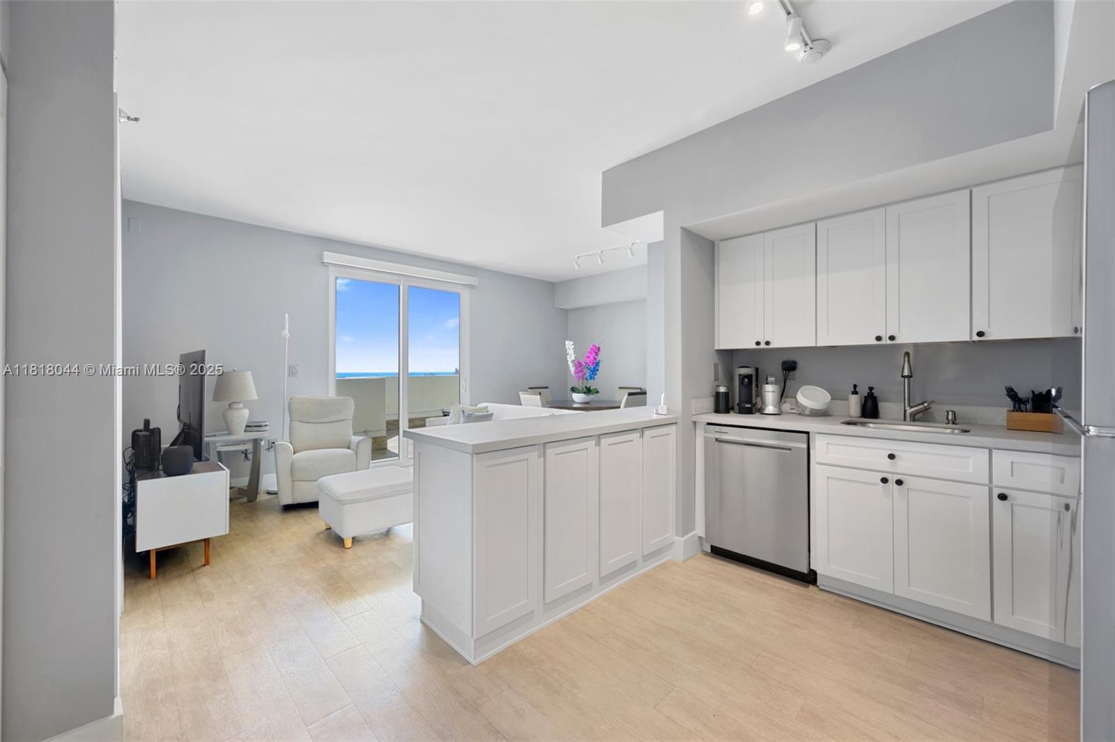 BAYVIEW PLAZA CONDO - Residential