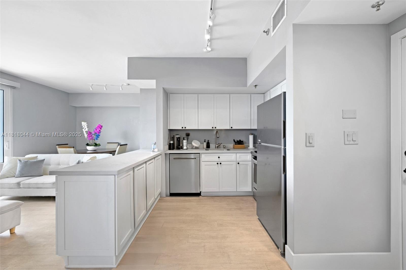 BAYVIEW PLAZA CONDO - Residential