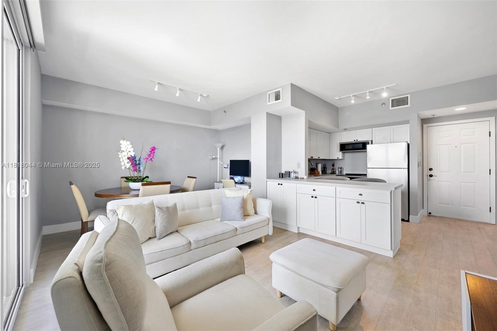 BAYVIEW PLAZA CONDO - Residential