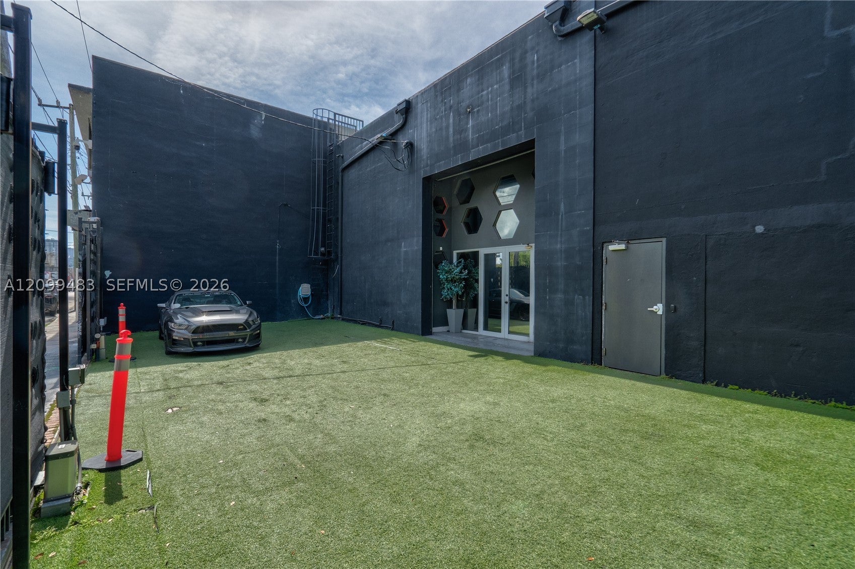 2048 NW Miami Ct