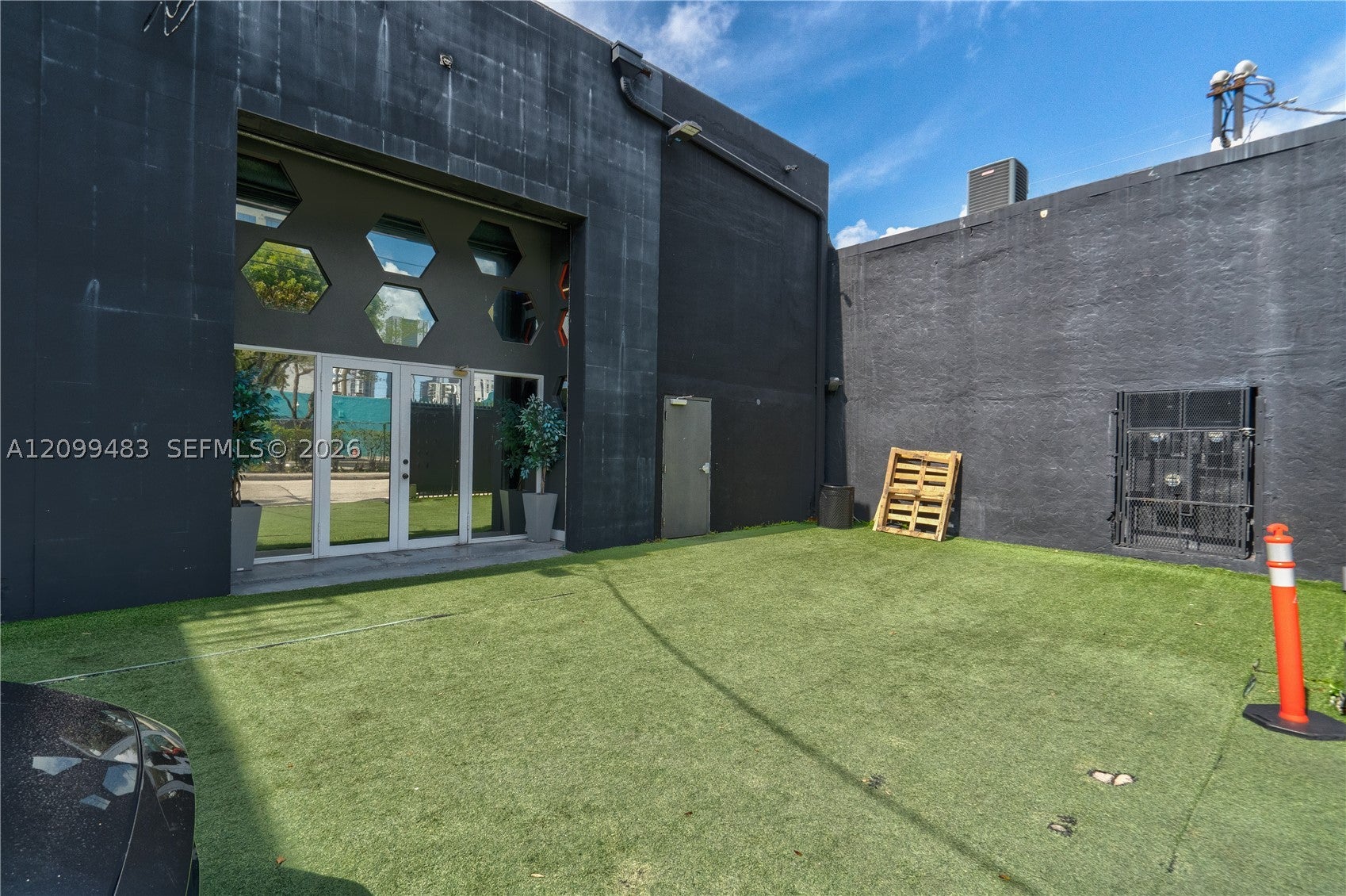 2048 NW Miami Ct
