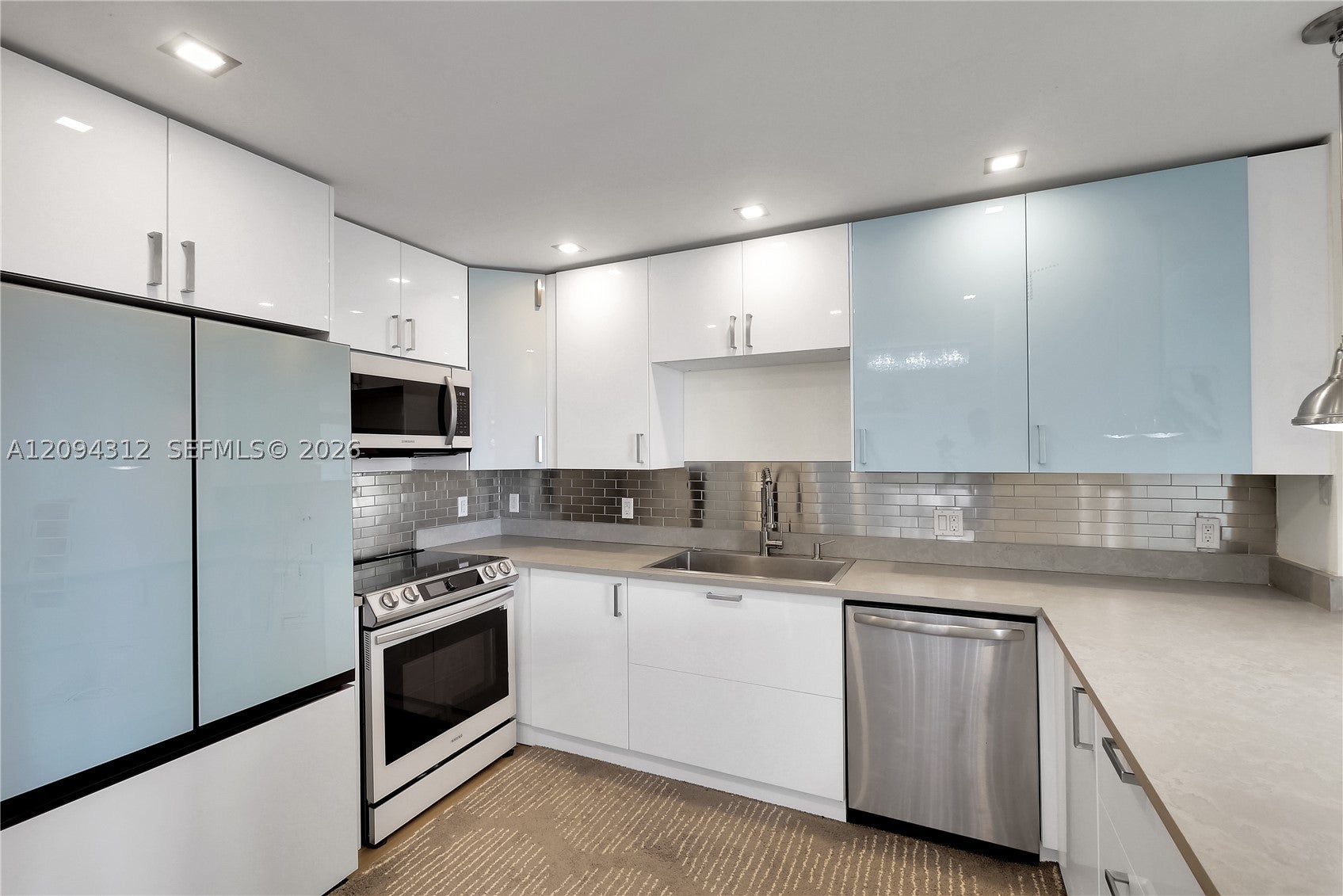 100 Bayview Dr 1008
