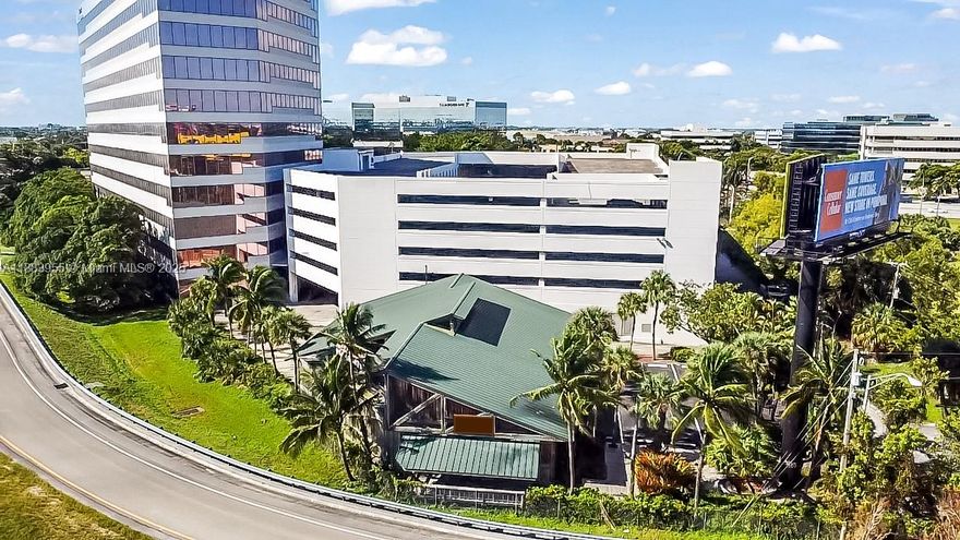Opportunity to lease or own one of Fort Lauderdale's most iconic properties. Designed by renowned architect
Dave Martin, this heavily built CBS building boasts 6,500 square feet of premium space perfectly suited for your
business needs. The property is zoned M-3, equipped with 600 amp electric service and an absolute prime
location with 370 feet of 1-95 frontage, ensuring excellent visibility and accessibility. $29.50 per square foot base
rent plus NNN.