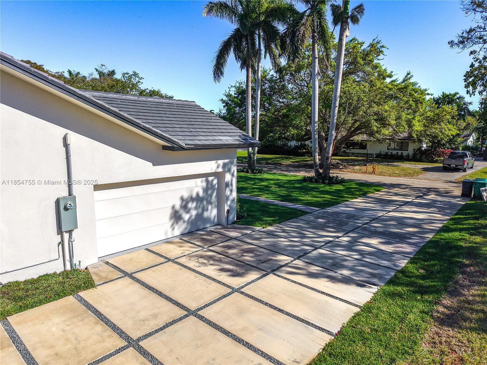 PINEWOOD ESTATES FIRST AD - Residential Lease