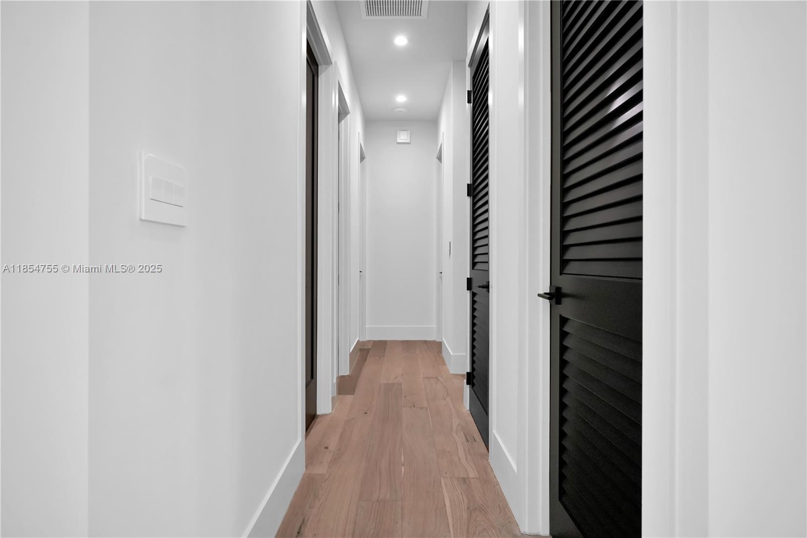 PINEWOOD ESTATES FIRST AD - Residential Lease