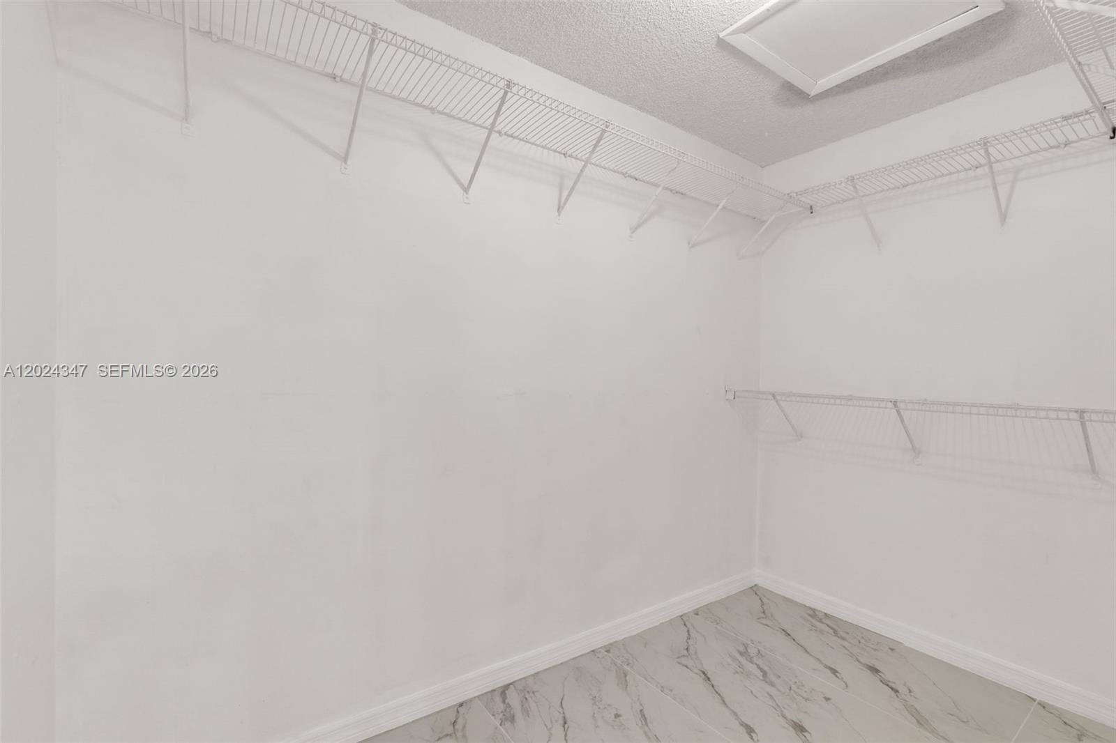 BANYAN TREE FIVE CONDO - Residential Lease