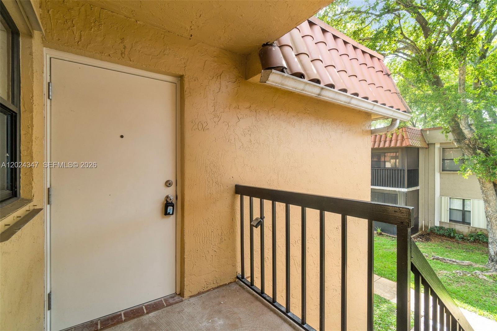 BANYAN TREE FIVE CONDO - Residential Lease